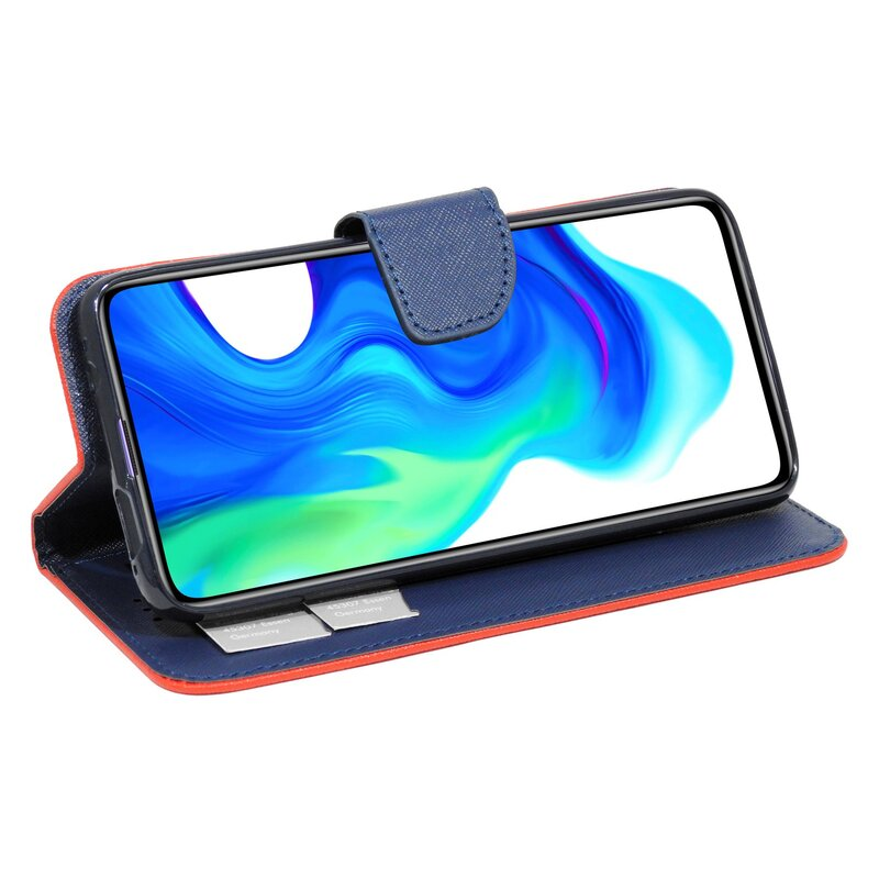 Smartphone in Hülle mit blauem Klappdeckel und orangefarbenem Rand, zeigt Bildschirm.