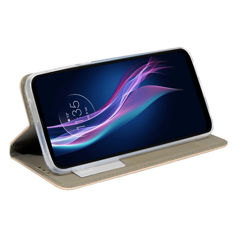 Ein Telefon in einer beigefarbenen Hülle, der Bildschirm zeigt ein lila-blaues abstraktes Bild.