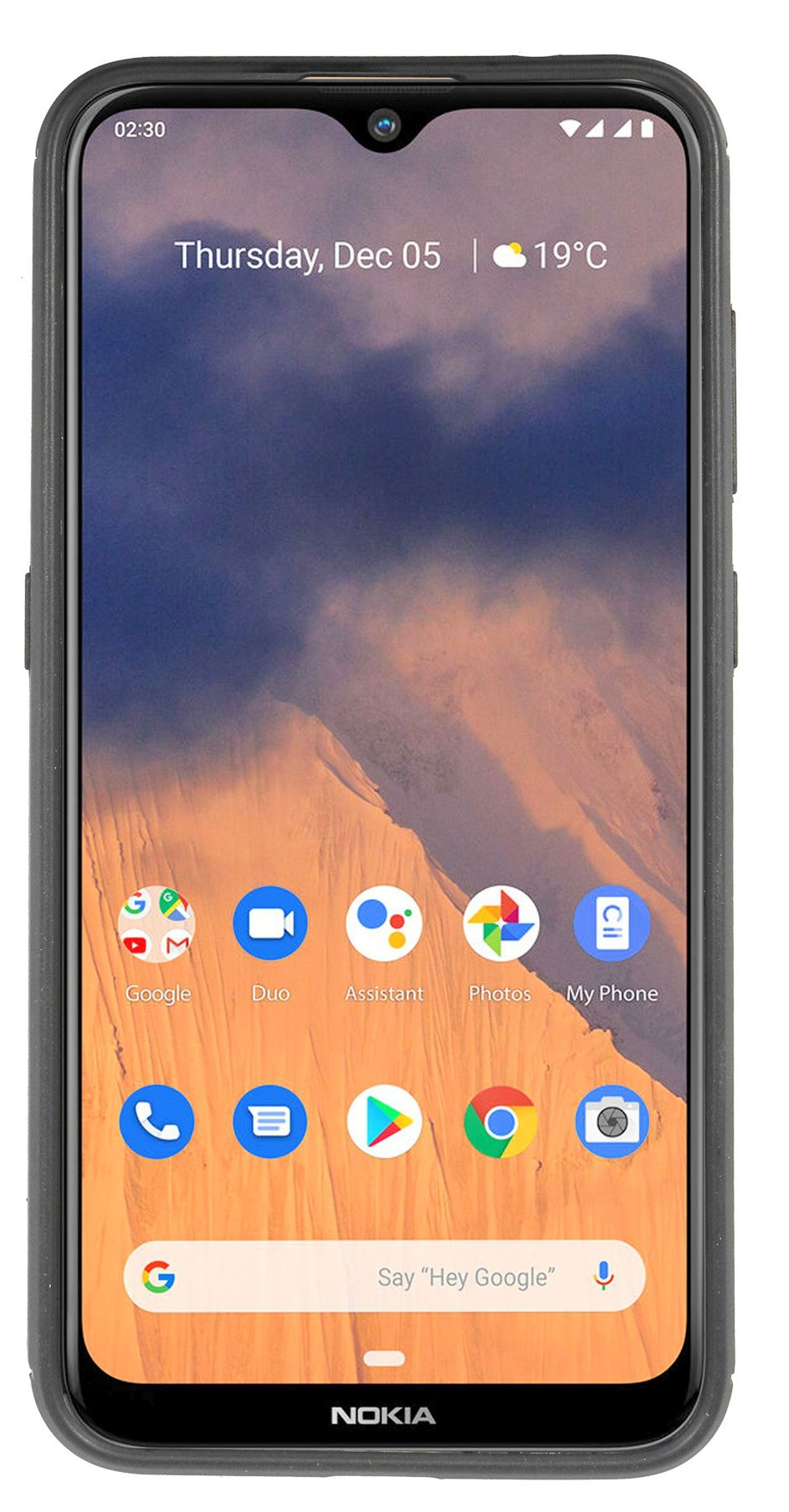 Ein Nokia-Telefon in einem Gehäuse, das den Startbildschirm mit Apps, Uhrzeit, Datum und Wetter anzeigt.