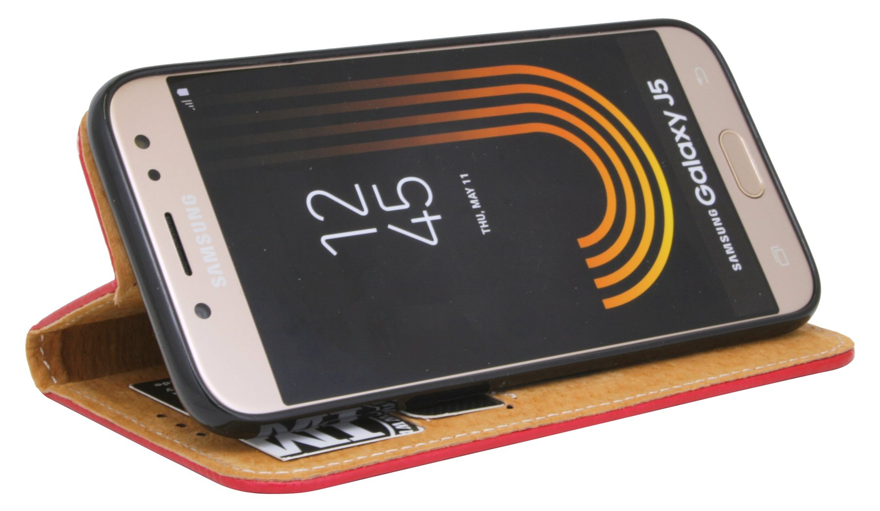 Samsung Galaxy J5-Telefon in einer rot-braunen Hülle. Der Bildschirm zeigt die Uhrzeit und das Datum 11. Mai.