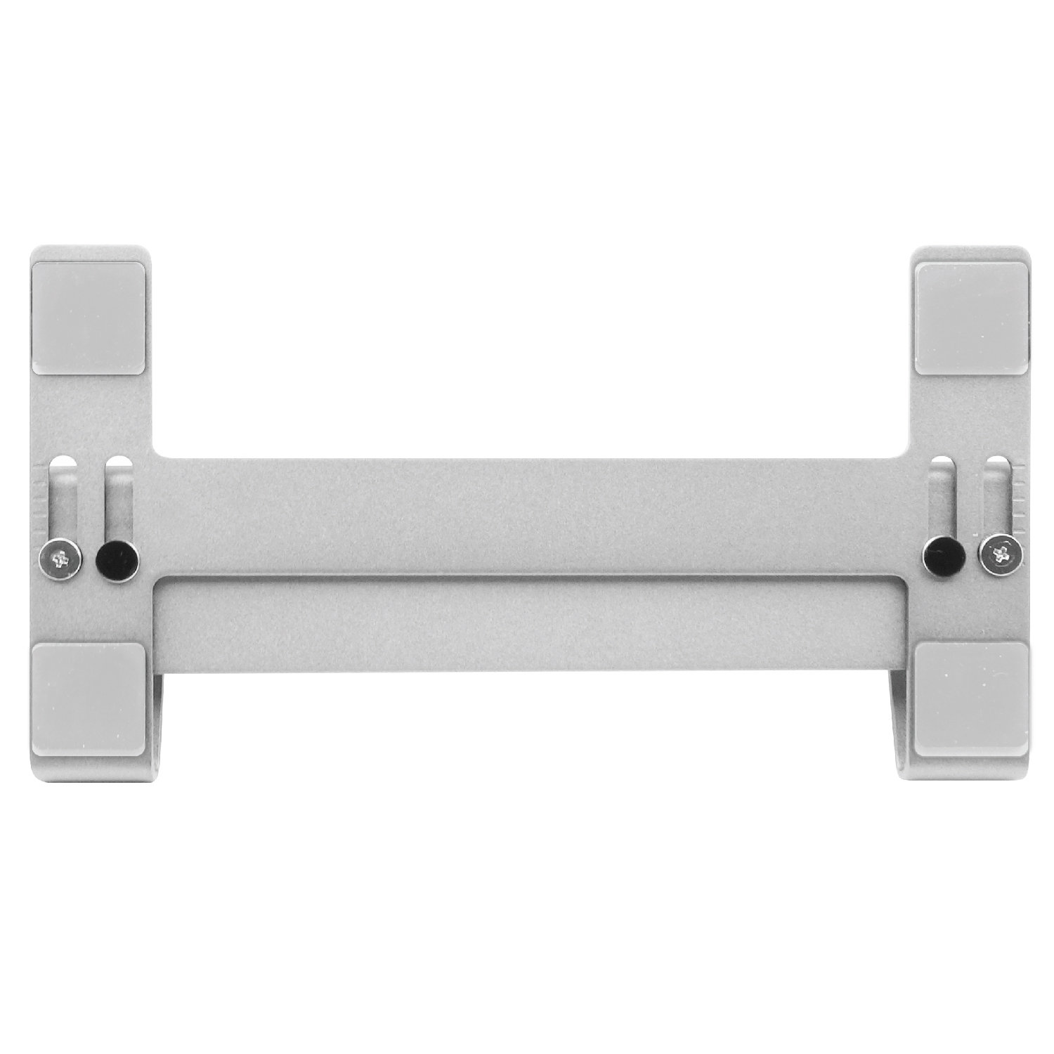 Silberne Metallhalterung mit vier grauen quadratischen Pads und schwarzen Schrauben.