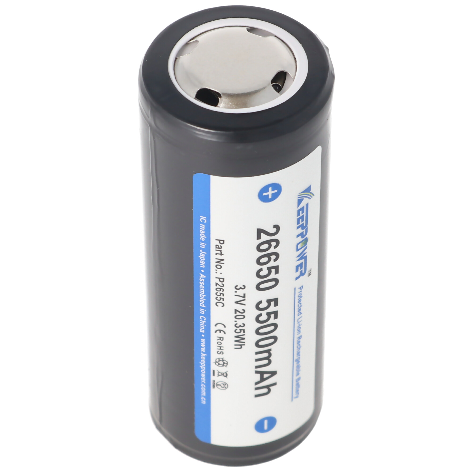 Schwarzer Akku mit weißem Etikett. Text enthält '26650 5500mAh' und Warnhinweise.