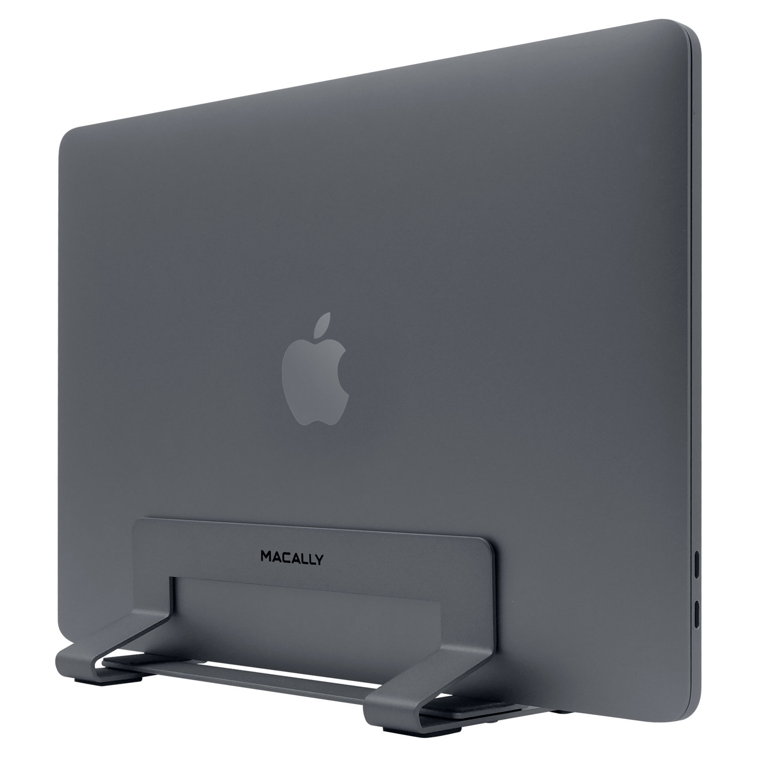 Grauer Laptop in grauem Ständer. Apple-Logo sichtbar. Weißer Hintergrund.
