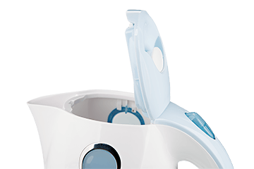 Un bollitore elettrico bianco con coperchio blu aperto, che mostra l'interno.