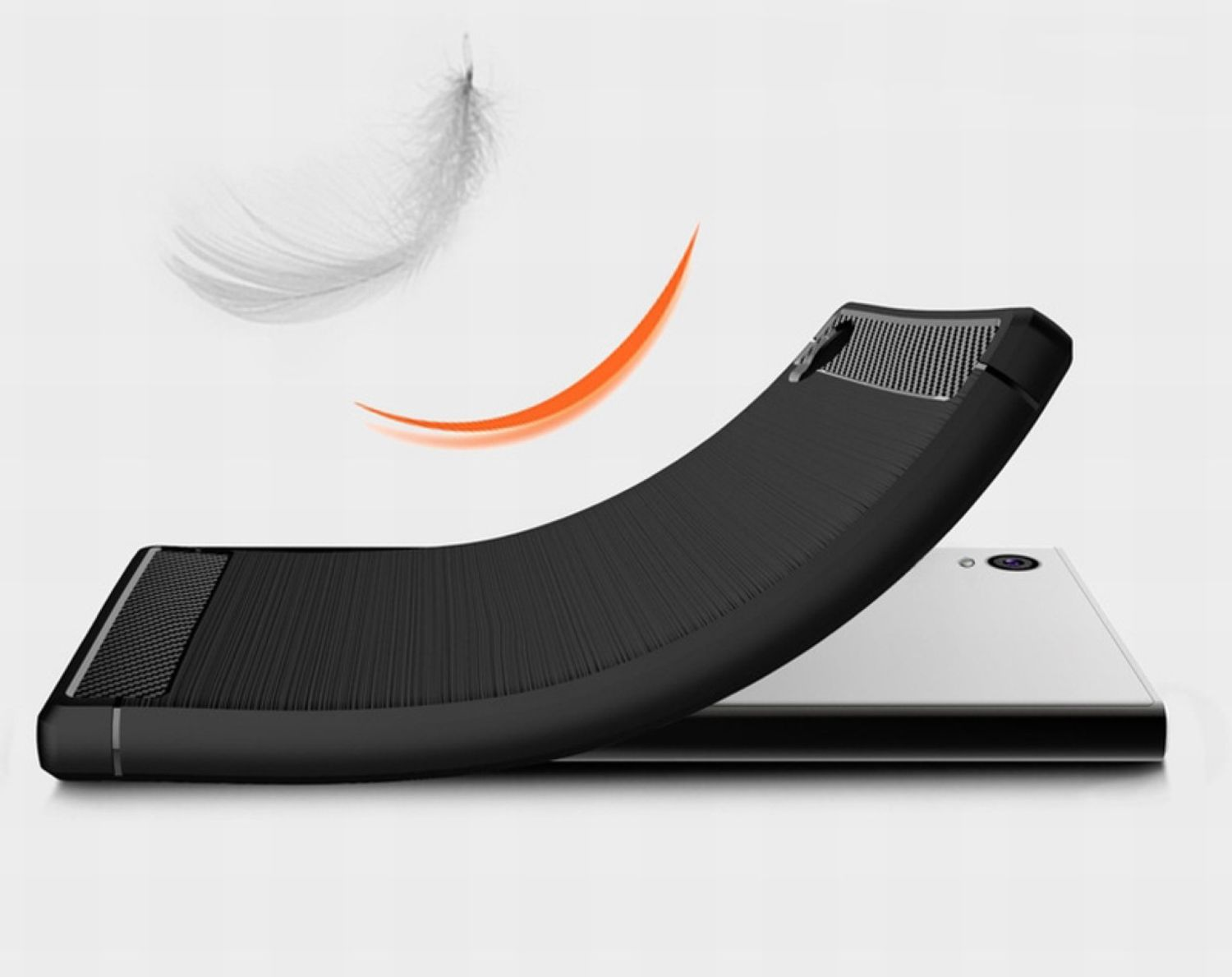 Schwarze Handyhülle mit geschwungenem Design, Carbonfaser-Optik, mit weißer Feder.