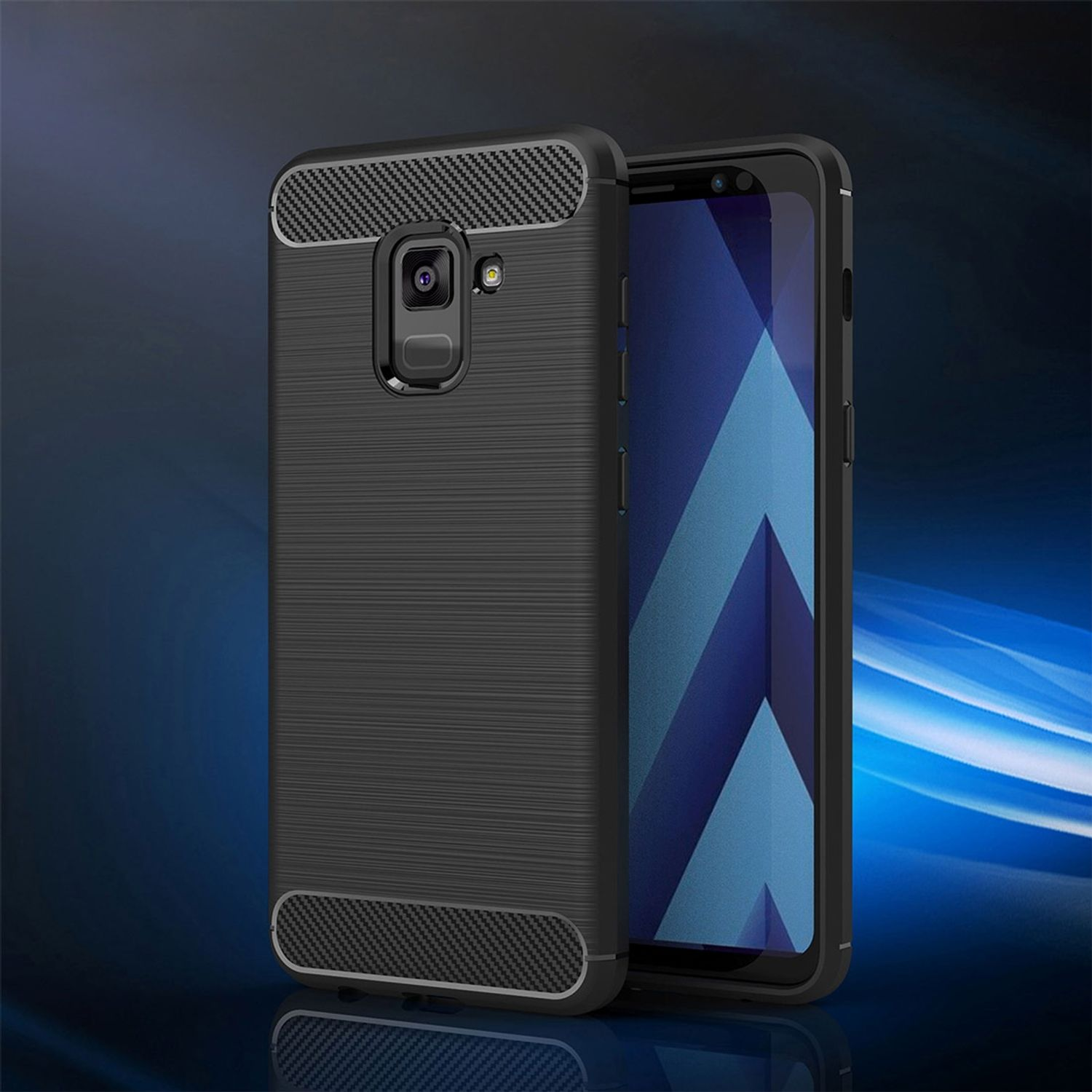 Schwarze Handyhülle mit Karbonfasermuster. Ein Telefon ist in der Hülle platziert. Der Hintergrund ist blau.