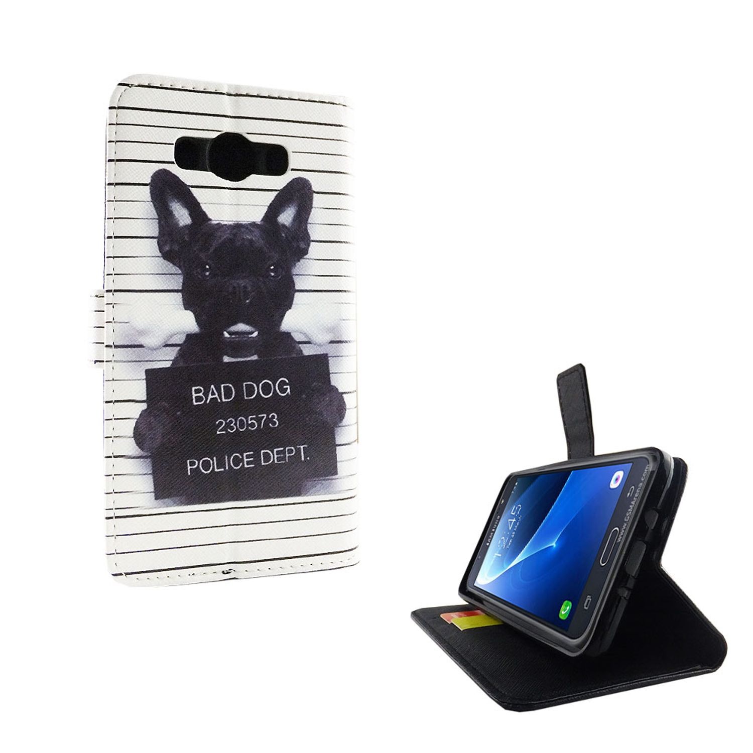 Eine Handyhülle mit einem Hund in einer Polizeiaufstellung mit einem Schild. Ein Telefon ist daneben geöffnet.