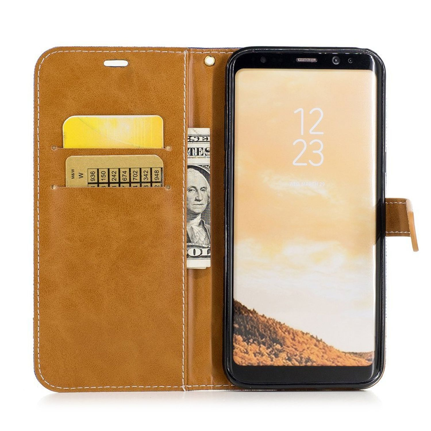 Telefon in brauner Brieftaschenhülle, Datum zeigend. Hülle hat Kartenfächer und Geldschein.