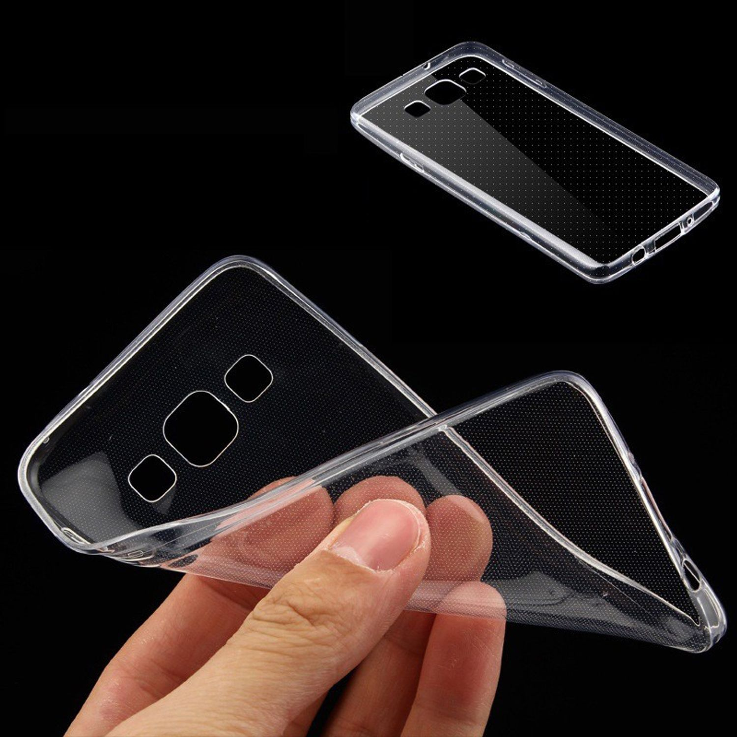 Transparente Handyhülle. Die Hülle wird von einer Hand gehalten. Schwarzer Hintergrund.