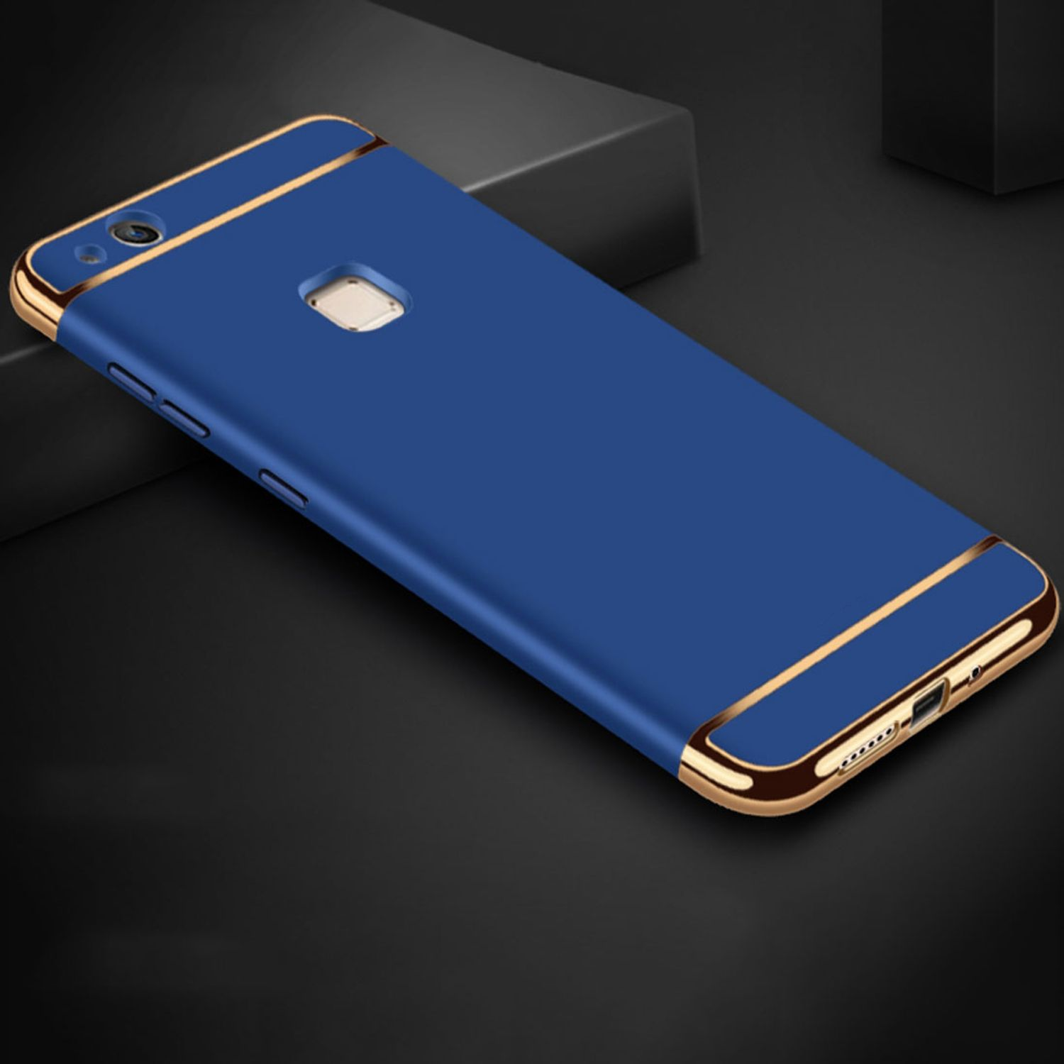Blaue Handyhülle mit goldenen Rändern. Die Handyhülle liegt auf einer schwarzen Oberfläche.