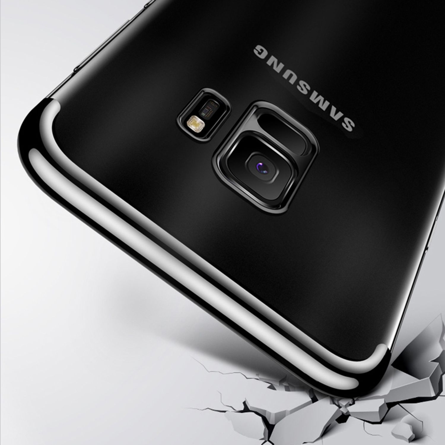 Schwarze Handyhülle, abgewinkelt, mit darunterliegender Rissfläche. Samsung-Telefon, Wort 'SAMSUNG' sichtbar.