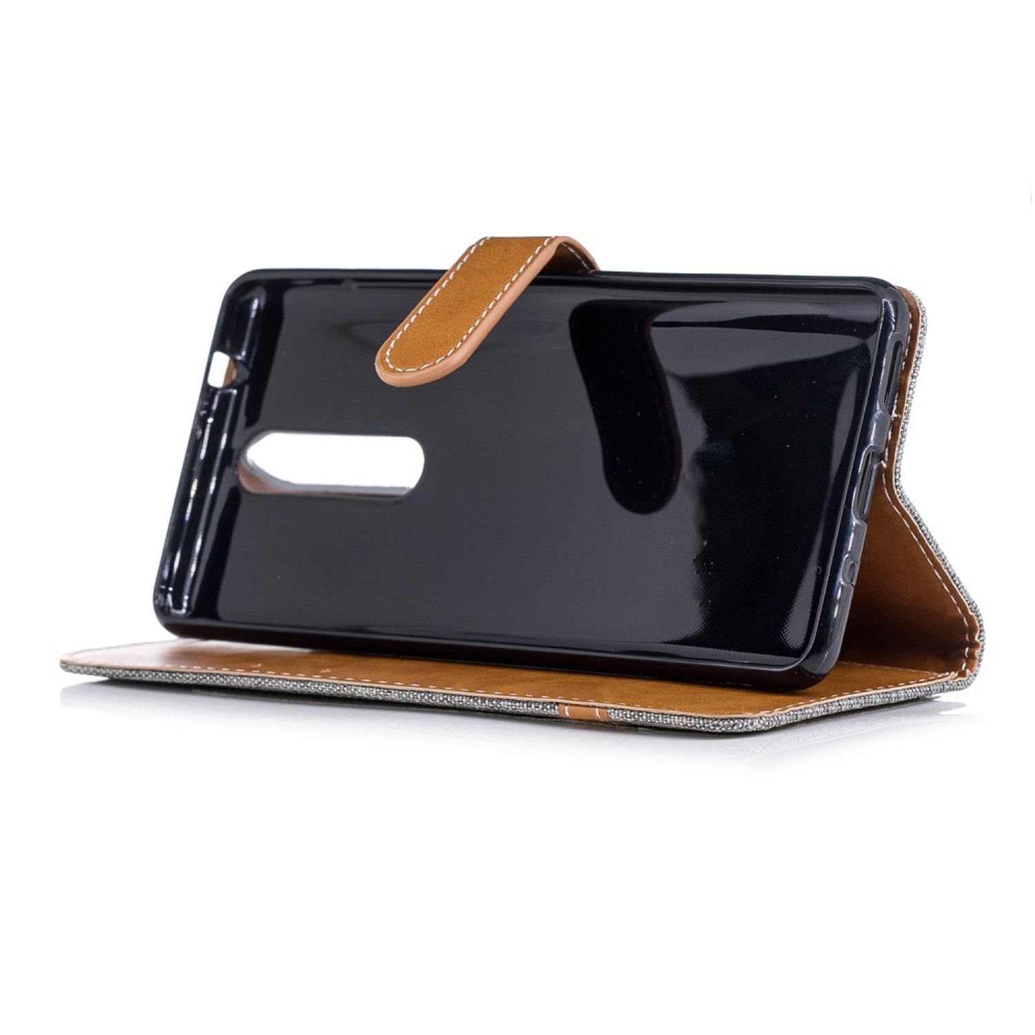 Telefon in einer braunen Handyhülle, offen. Der Innenraum ist schwarz.