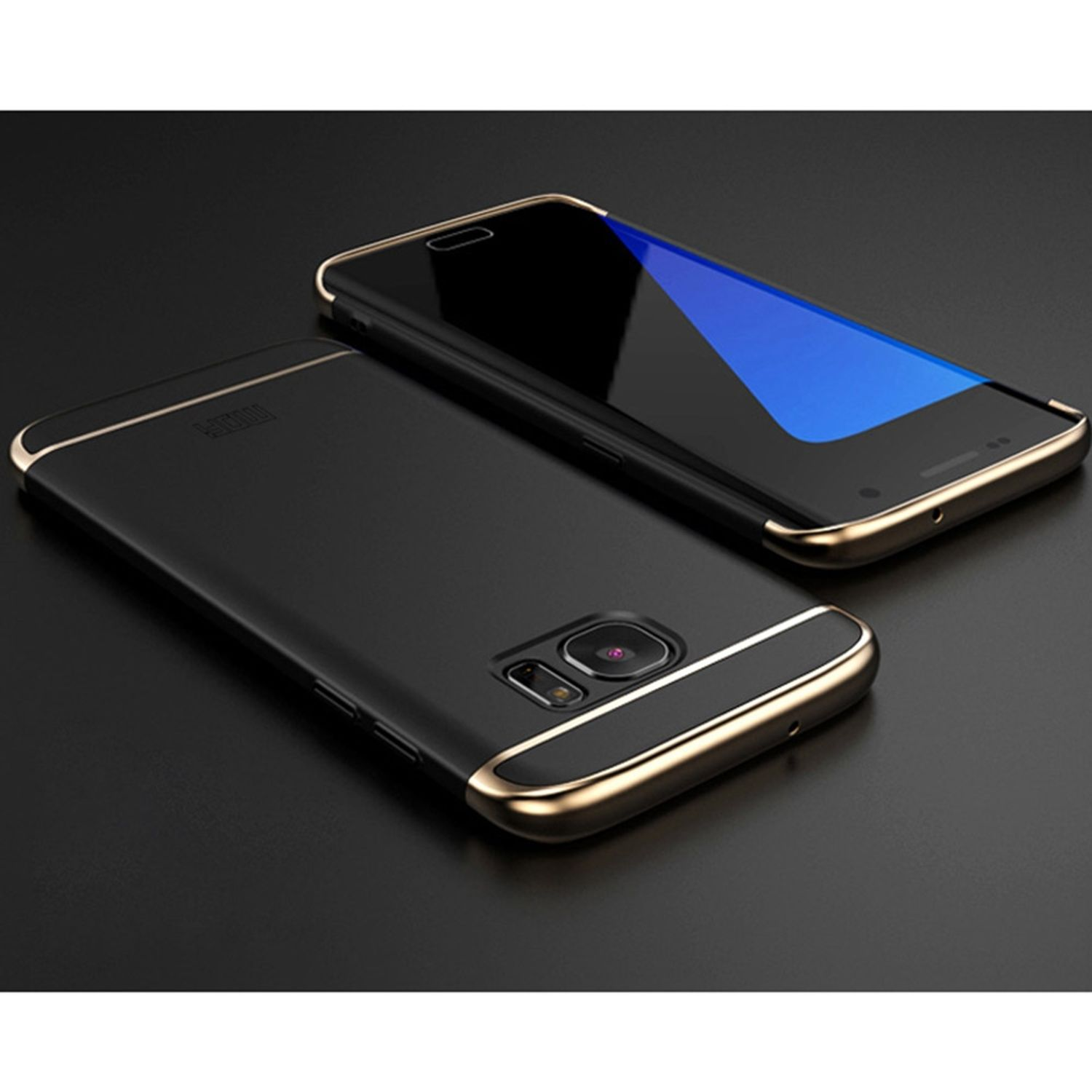 Zwei schwarze Telefone mit goldenem Zierrat auf dunkler Oberfläche. Ein Telefon angewinkelt.