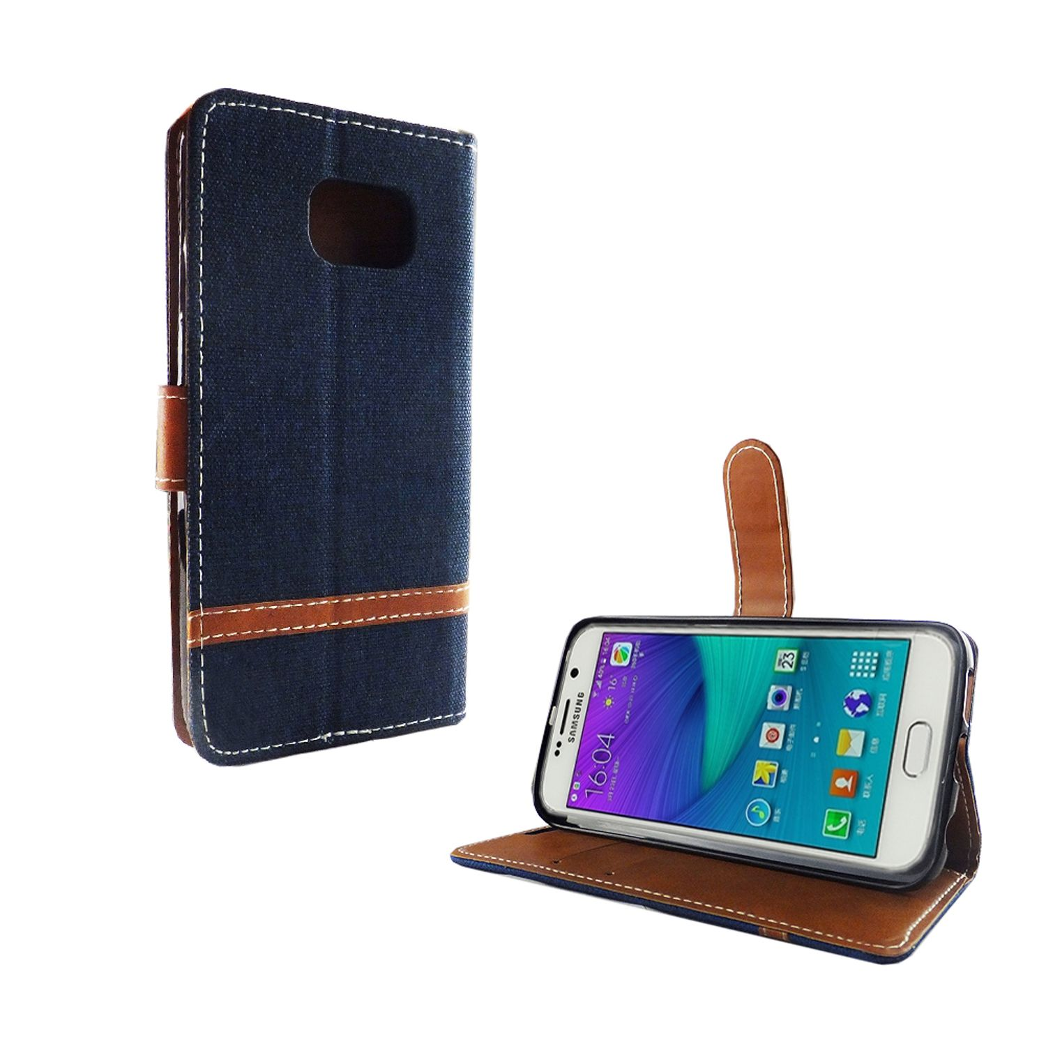 Ein Telefon in blauem Gehäuse ist auf weißer Oberfläche geöffnet. Eine marineblaue Hülle liegt dahinter.