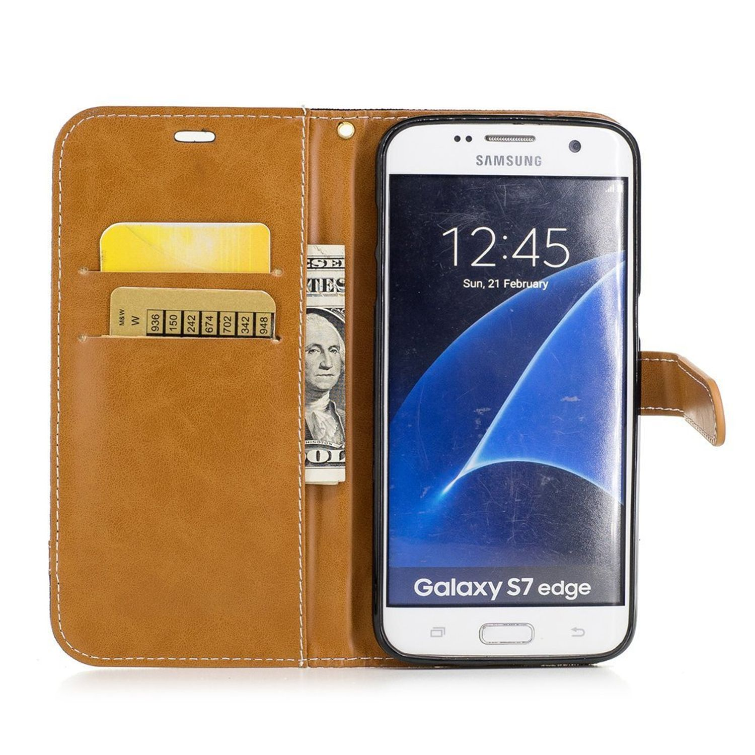 Ein Telefon in einer braunen Lederhülle mit Karten und Geld. Der Bildschirm zeigt Uhrzeit und Datum an.