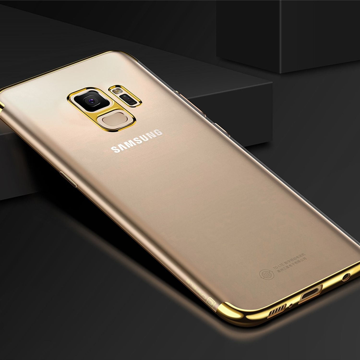 Goldene Handyhülle mit Telefon darin. Das Telefon ist sichtbar.
