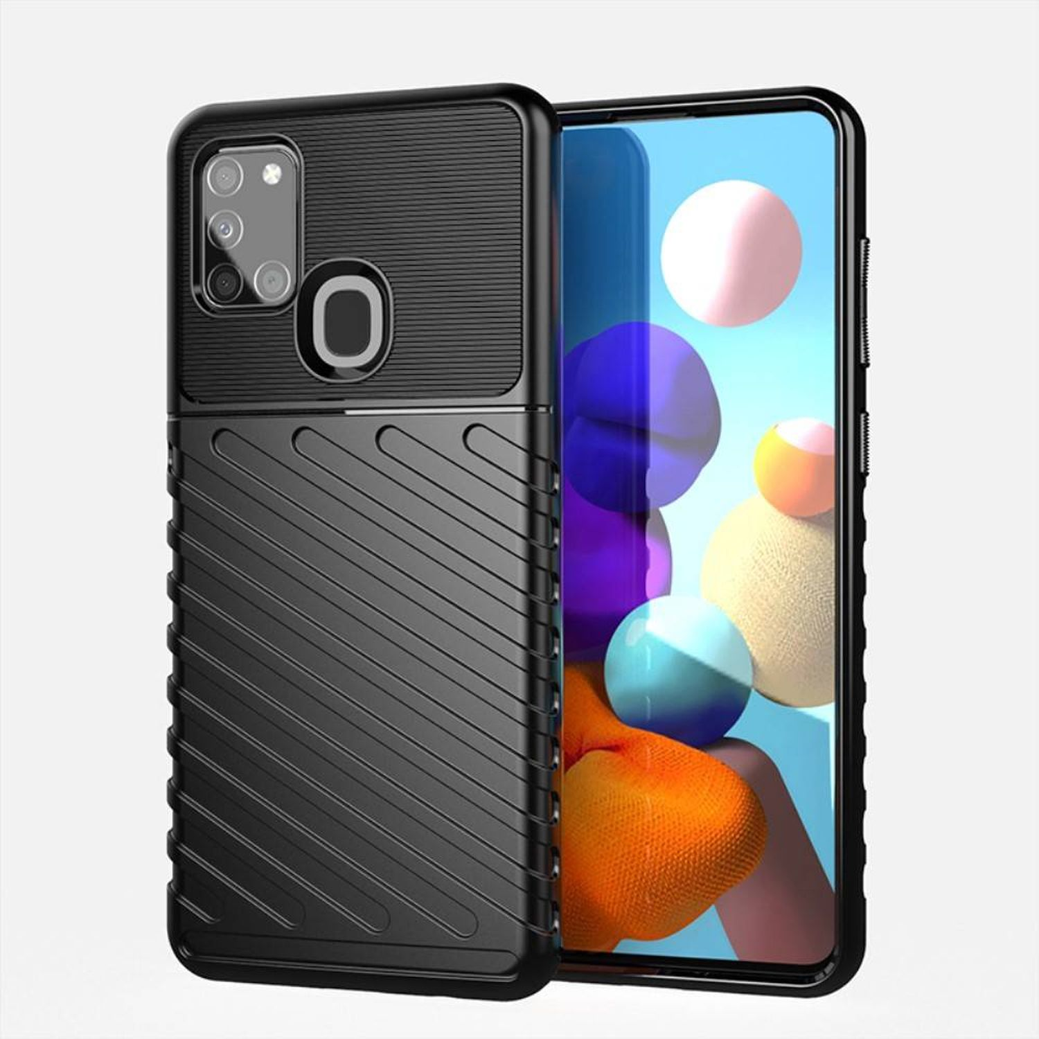 Schwarze Handyhülle mit strukturiertem Design, Dreifachkamera und großem Kameraobjektiv.