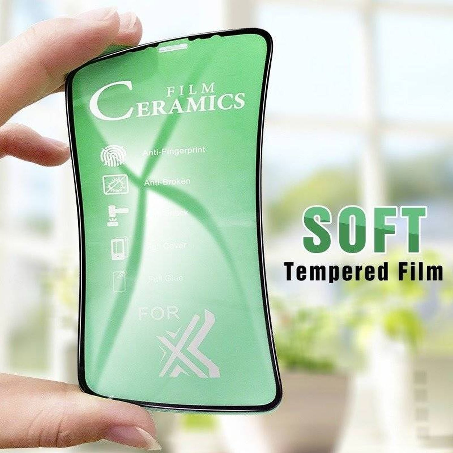 Ein grüner Displayschutz wird hochgehalten. Der Text 'CERAMICS FILM' und 'SOFT Tempered Film' sind darauf zu sehen.