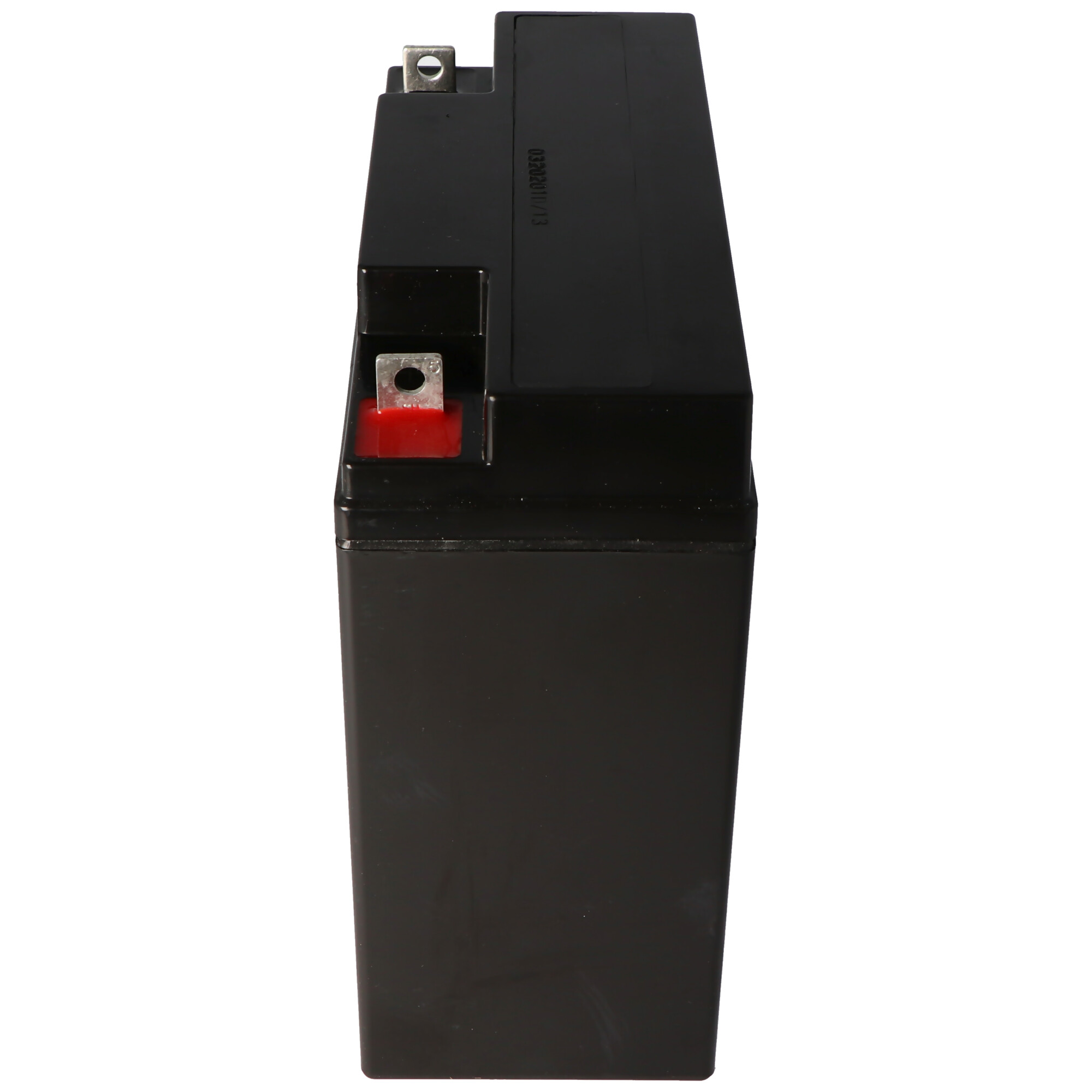 Zwarte batterij met rode aansluiting en twee verbindingspunten.