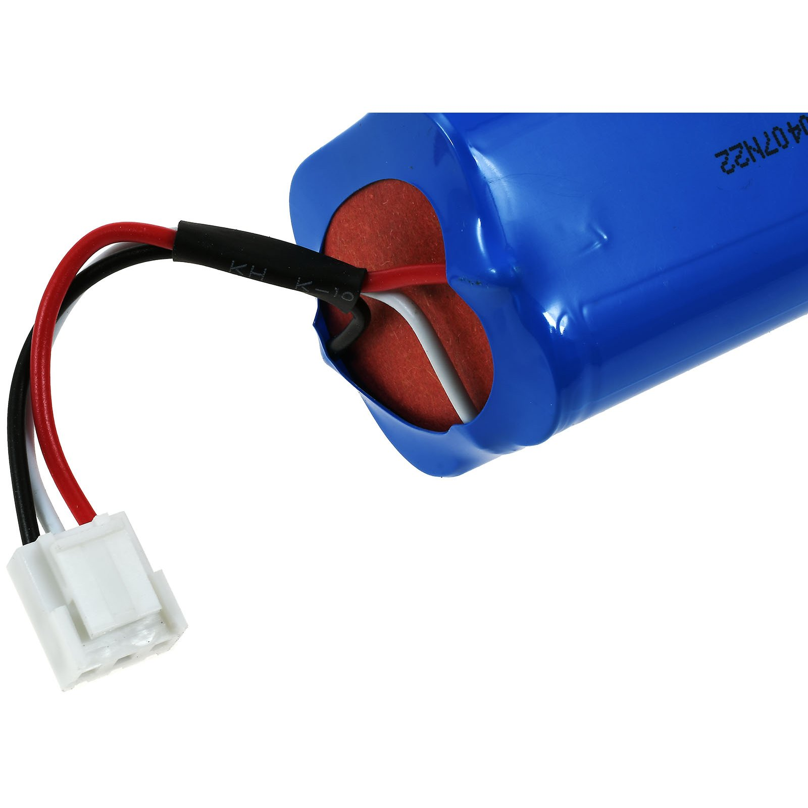 Eine blaue zylindrische Batterie mit einem schwarzen und roten Kabel und einem weißen Stecker auf Weiß.