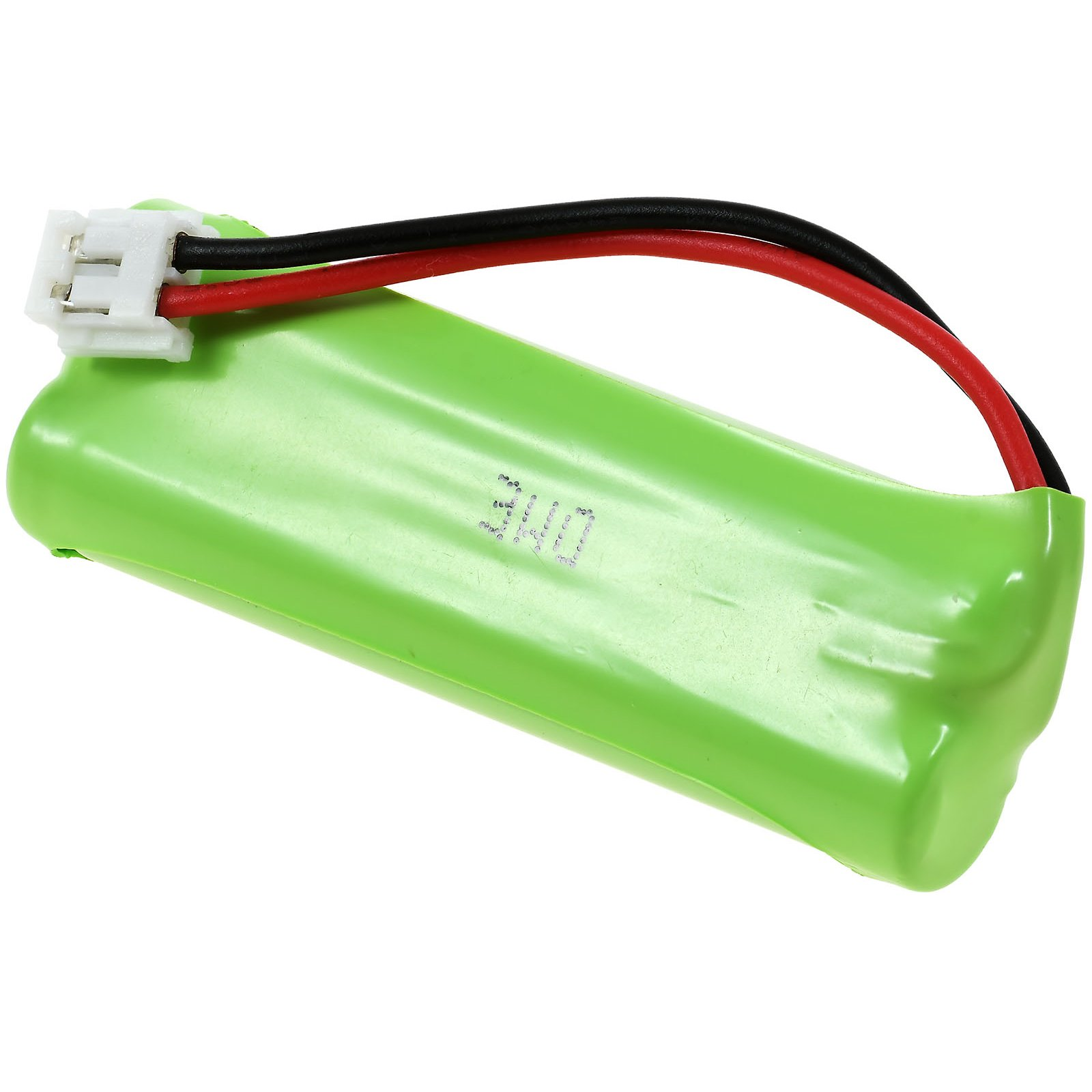 Eine grüne Batteriezelle mit schwarzen und roten Drähten und einem weißen Stecker. Weißer Hintergrund.