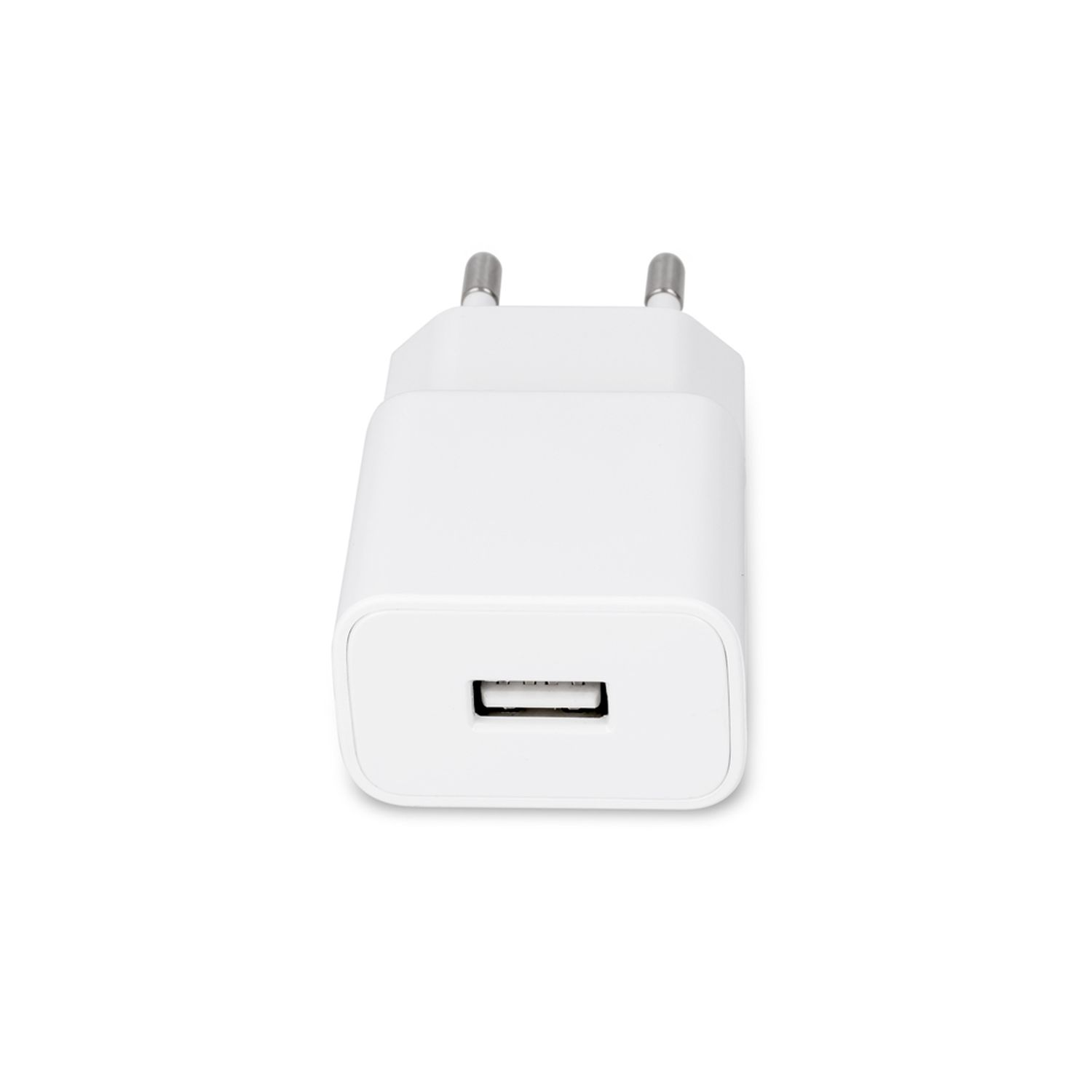 Weißes USB-Ladegerät. Zwei Stifte zum Einstecken sind sichtbar. Weißer Hintergrund.