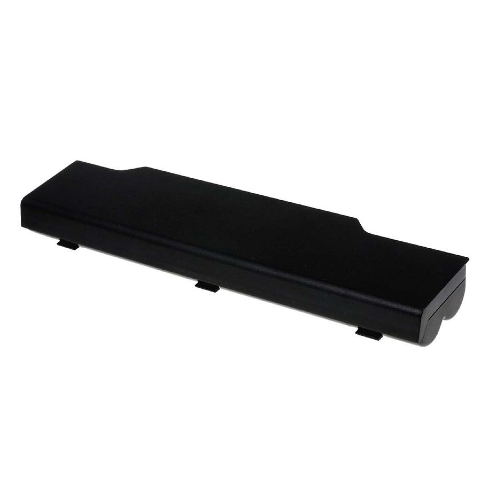 Batería negra para portátil. Forma rectangular con conectores. Aislada sobre fondo blanco.