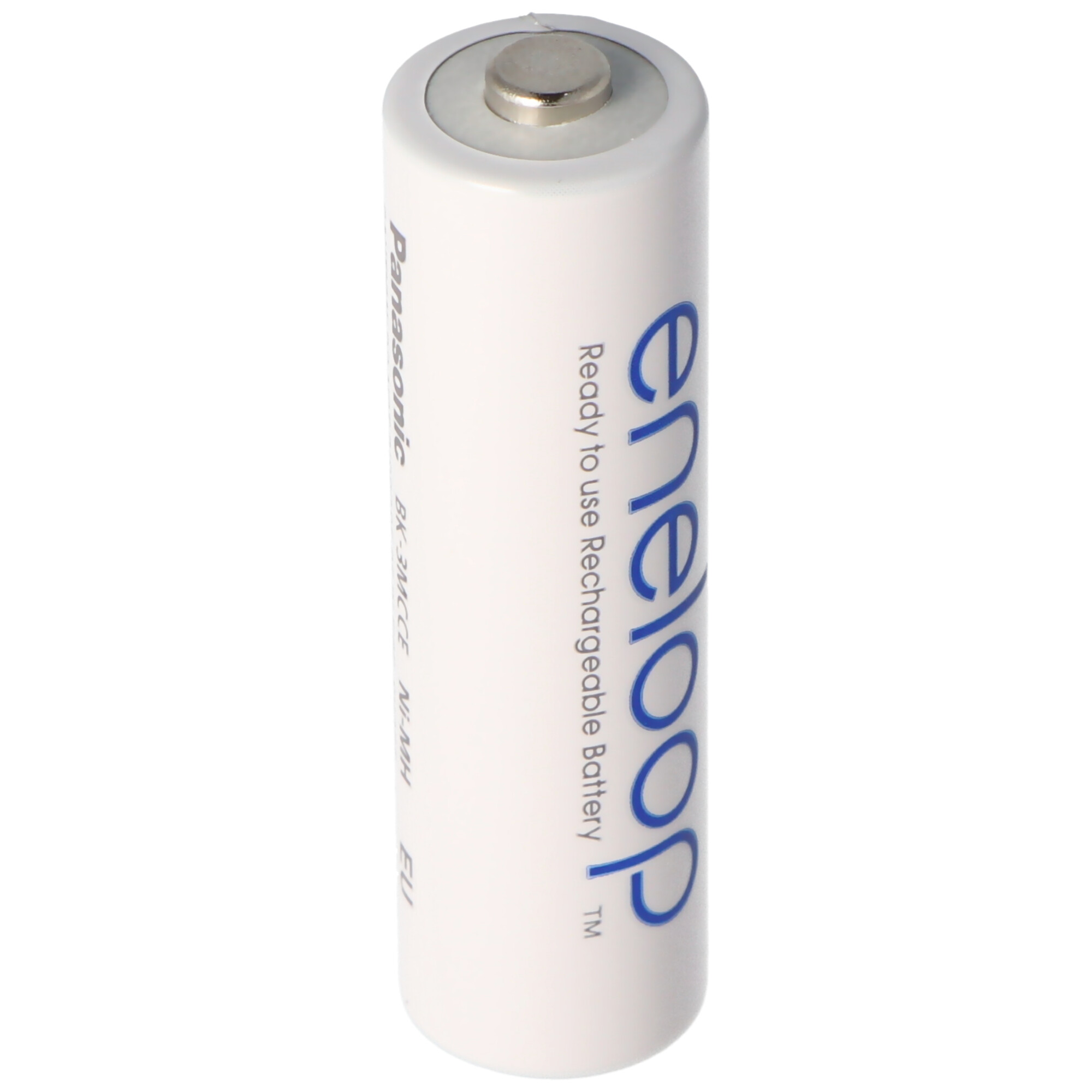 Weiße, wiederaufladbare eneloop AA-Batterie mit blauem Text und silbernem Deckel auf weißem Grund.