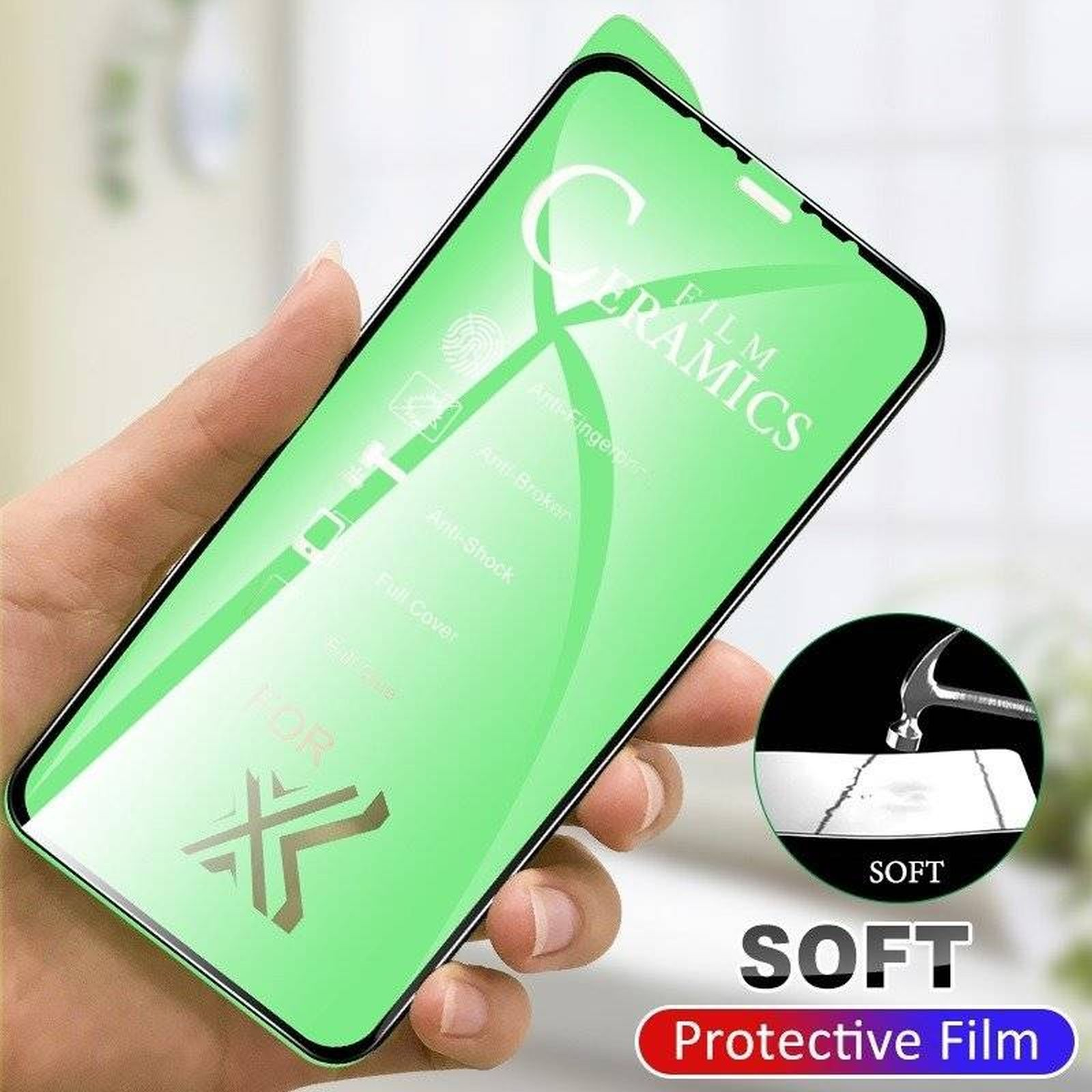 Grüner Displayschutz auf einer Hand. Text: 'Ceramics Film' und 'Soft Protective Film'.