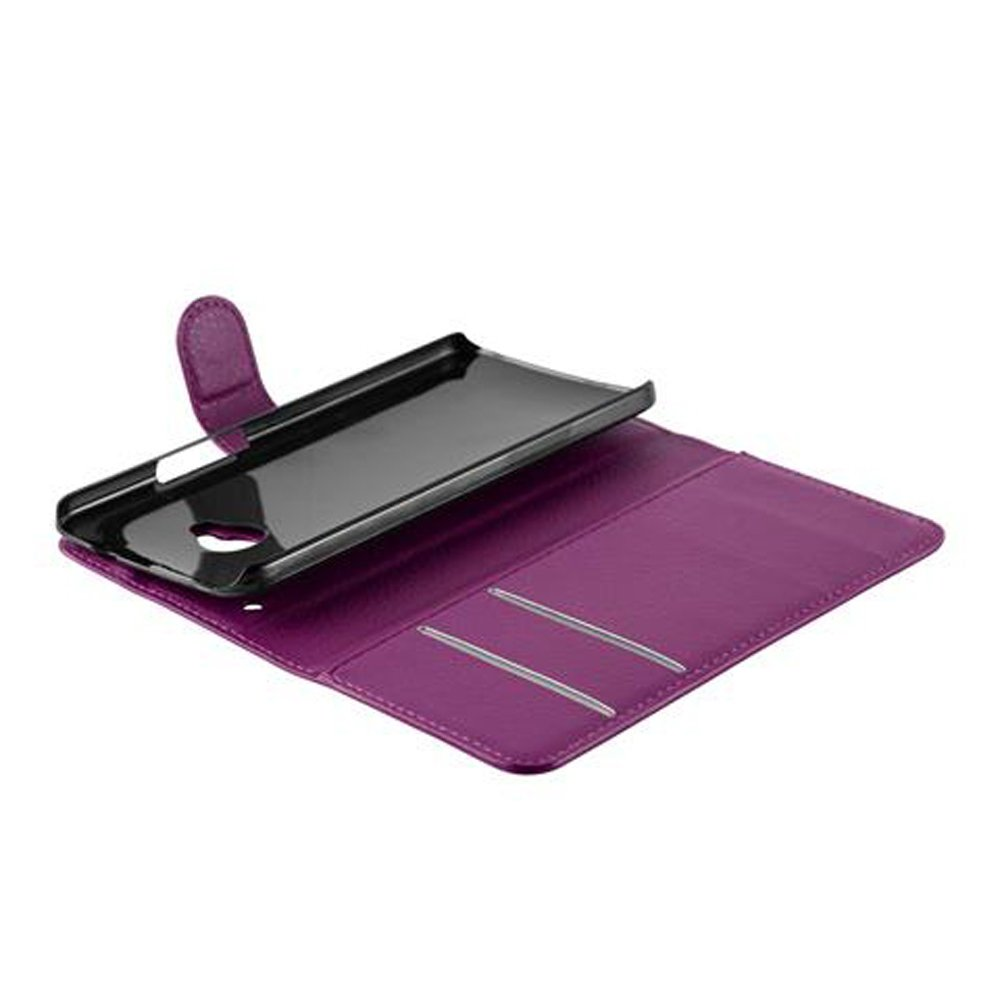 Custodia del telefono viola aperta, con una custodia nera all'interno. Due fessure per carte sono visibili.