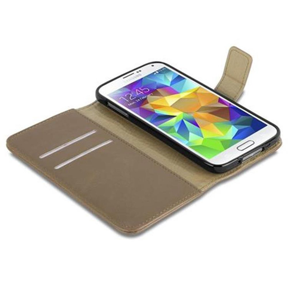 Teléfono en funda marrón, abierto. Pantalla visible. Funda marrón con ranuras para tarjetas.