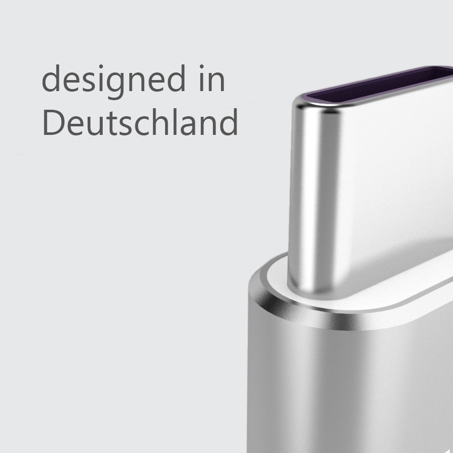Ein silberner Stecker mit dem Text „designed in Deutschland“.