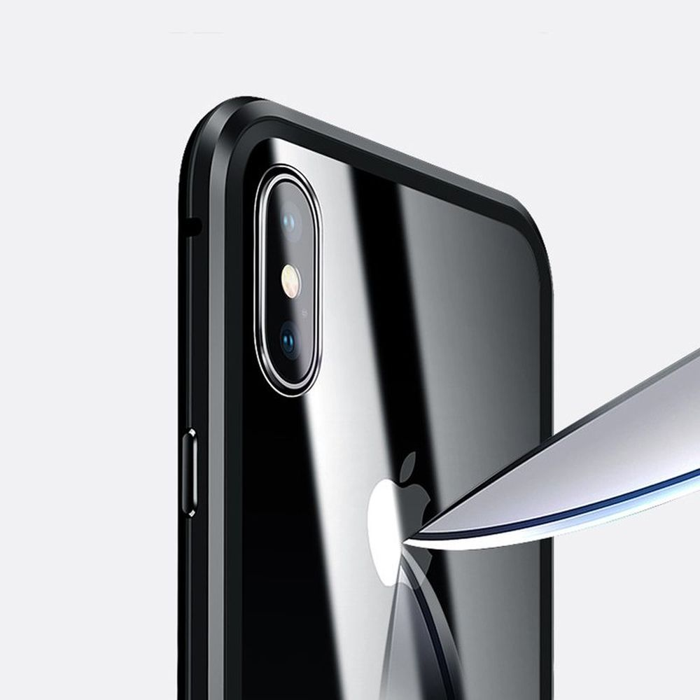 Telefon mit klarer Hülle, Messer schneidet.