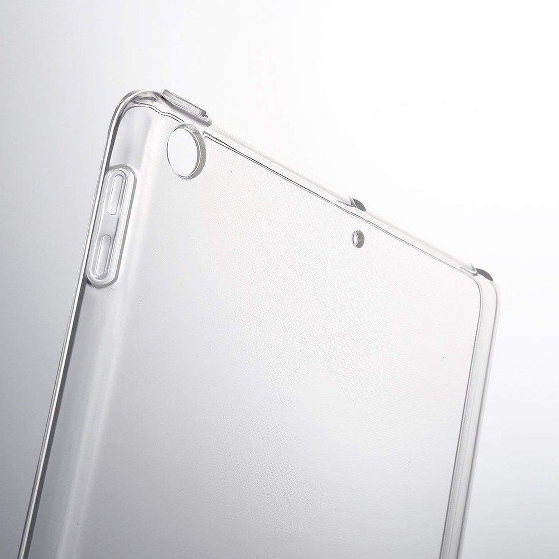 Transparente Tablet-Hülle. Transparentes Material. Zeigt den Ausschnitt für die Kamera. Weißer Hintergrund.