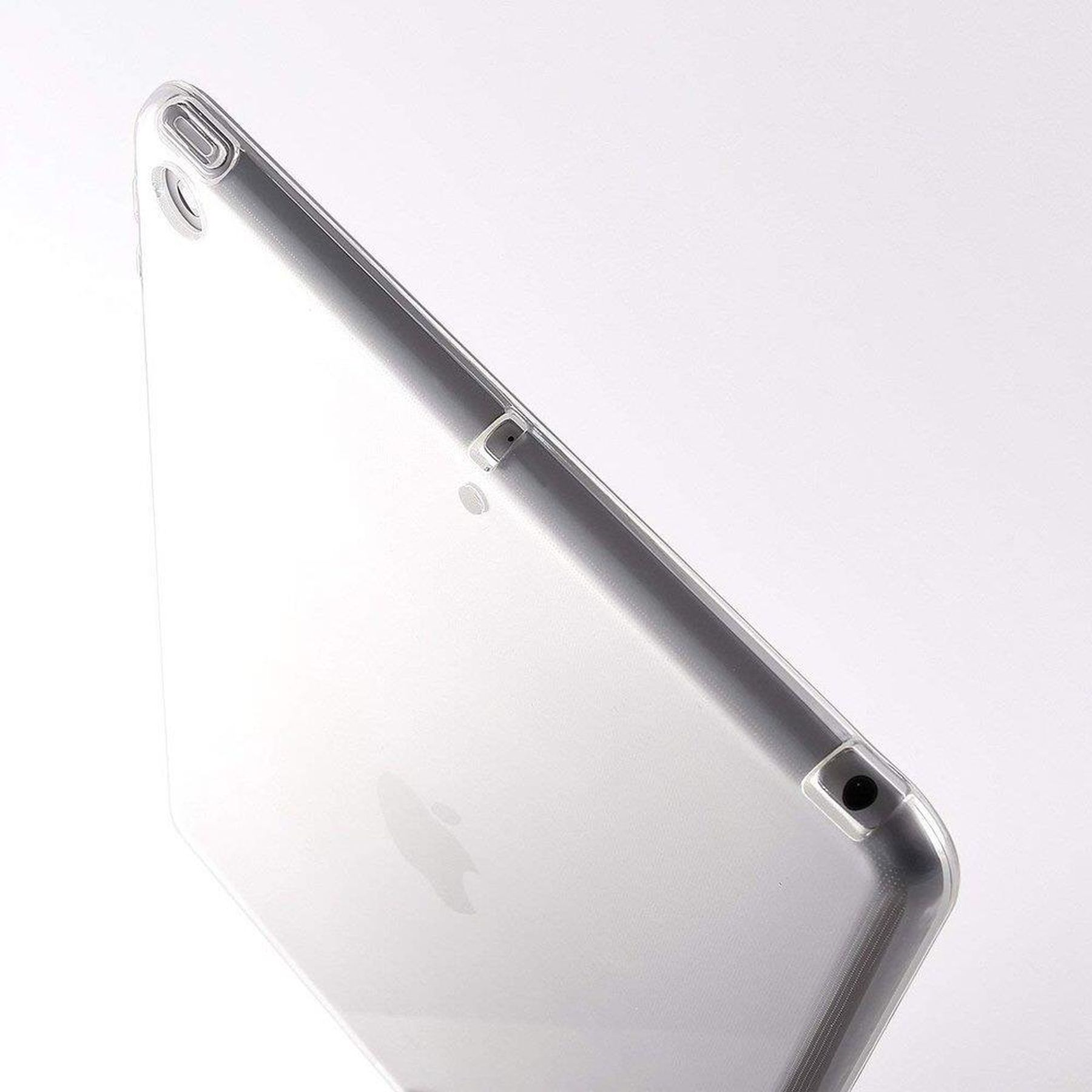 Nahaufnahme einer transparenten iPad-Hülle, die Ecken und das Apple-Logo zeigt.
