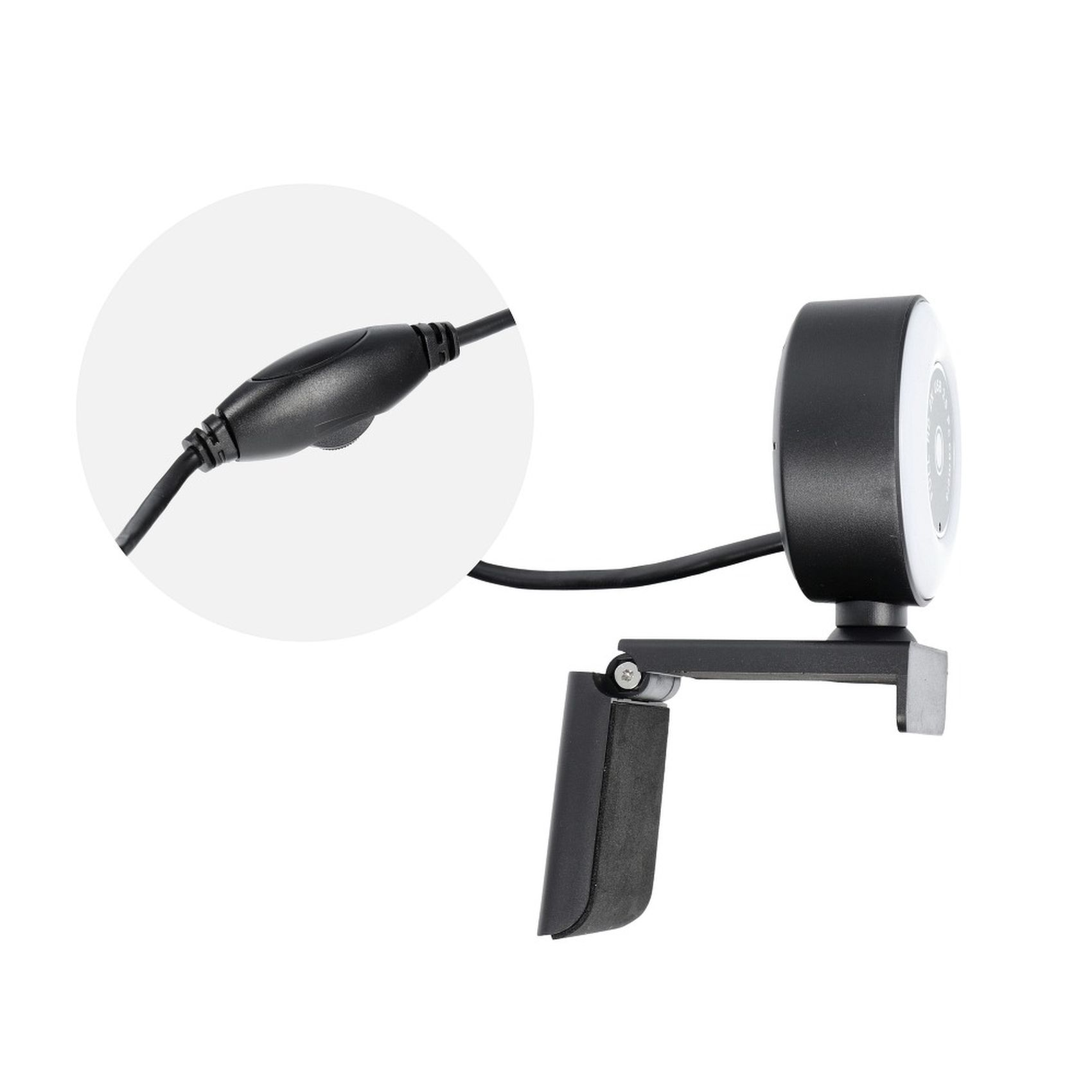 Schwarze Webcam mit schwarzem Kabel. Das Kabel hat eine Steuerung. Die Webcam ist an einer schwarzen Halterung befestigt.