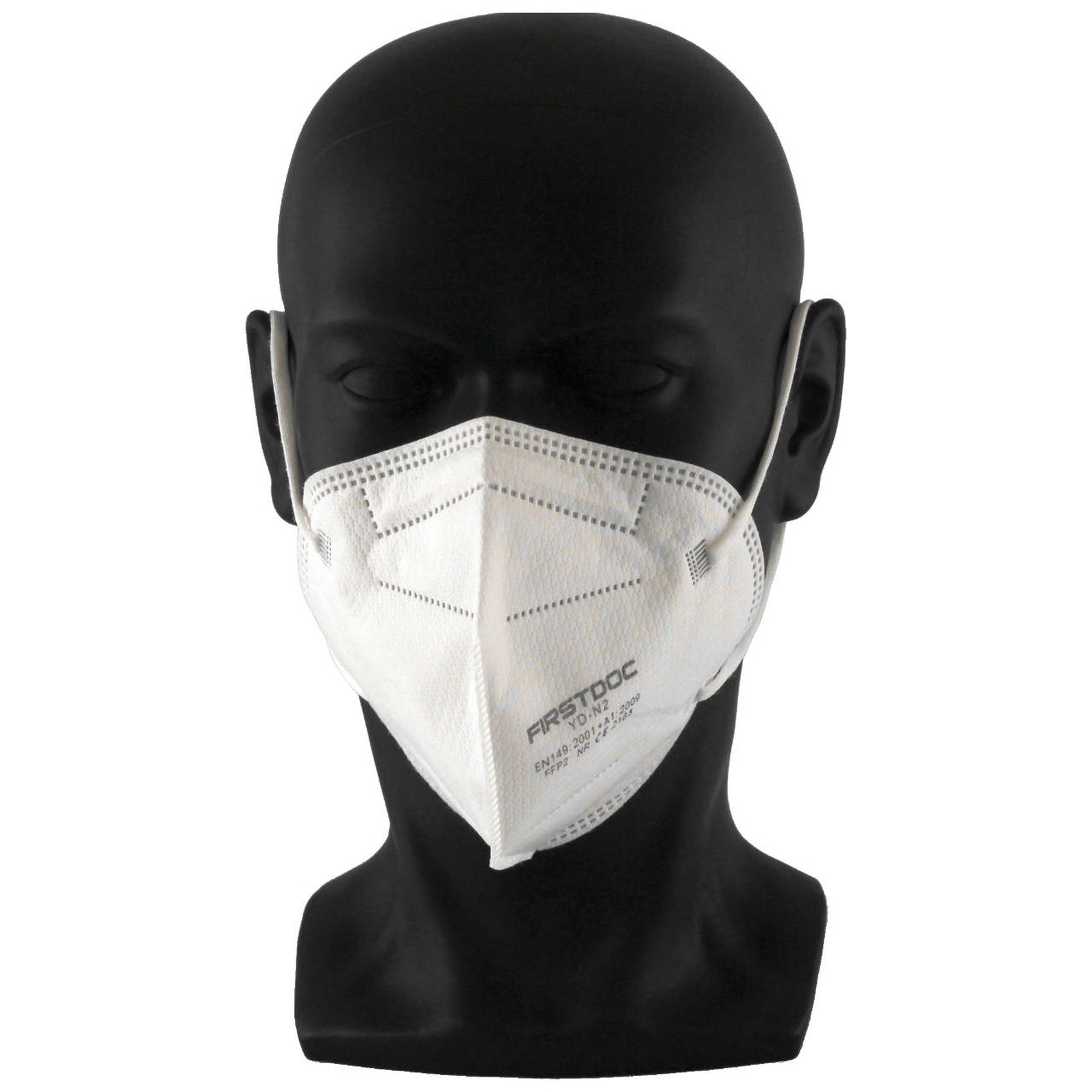 Eine weiße Gesichtsmaske auf einem schwarzen Schaufensterkopf. Weißer Hintergrund.