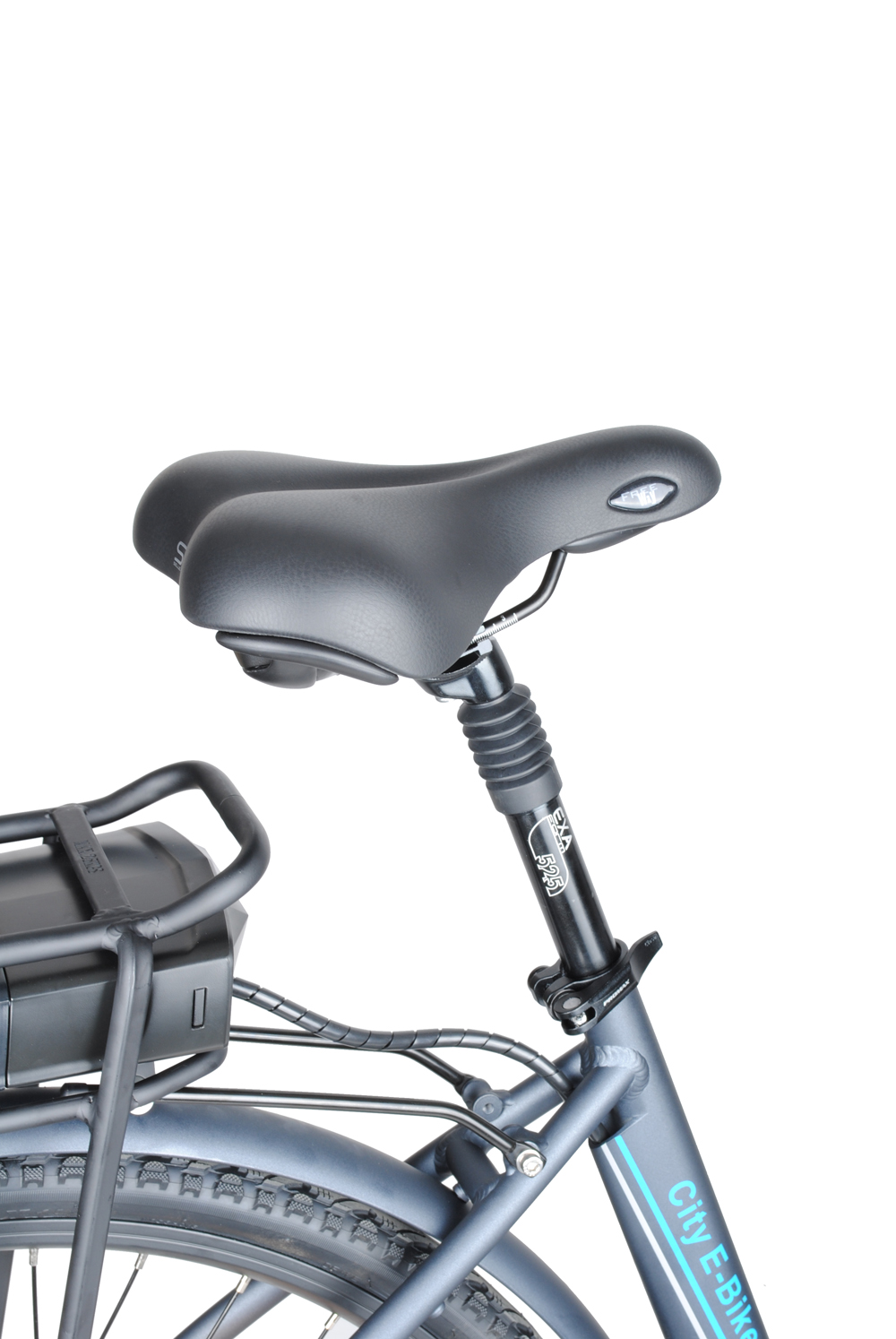 Schwarzer Fahrradsattel und Stütze. Weißer Hintergrund, Teil des Fahrradrahmens.