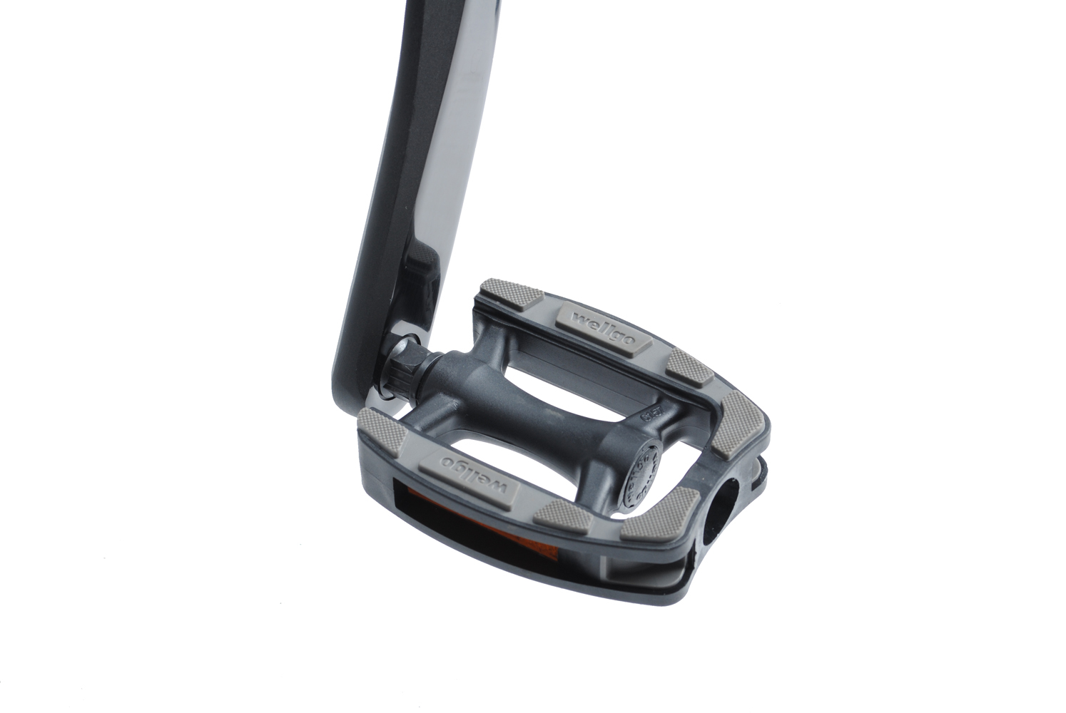 Ein Fahrradpedal mit schwarzem Körper, grauen Grip-Pads und einem schwarzen Kurbelarm, vor weißem Hintergrund.