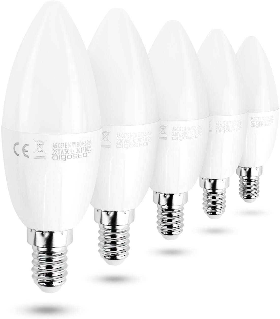 Cinque lampadine a candela bianche con base E14 su sfondo bianco.