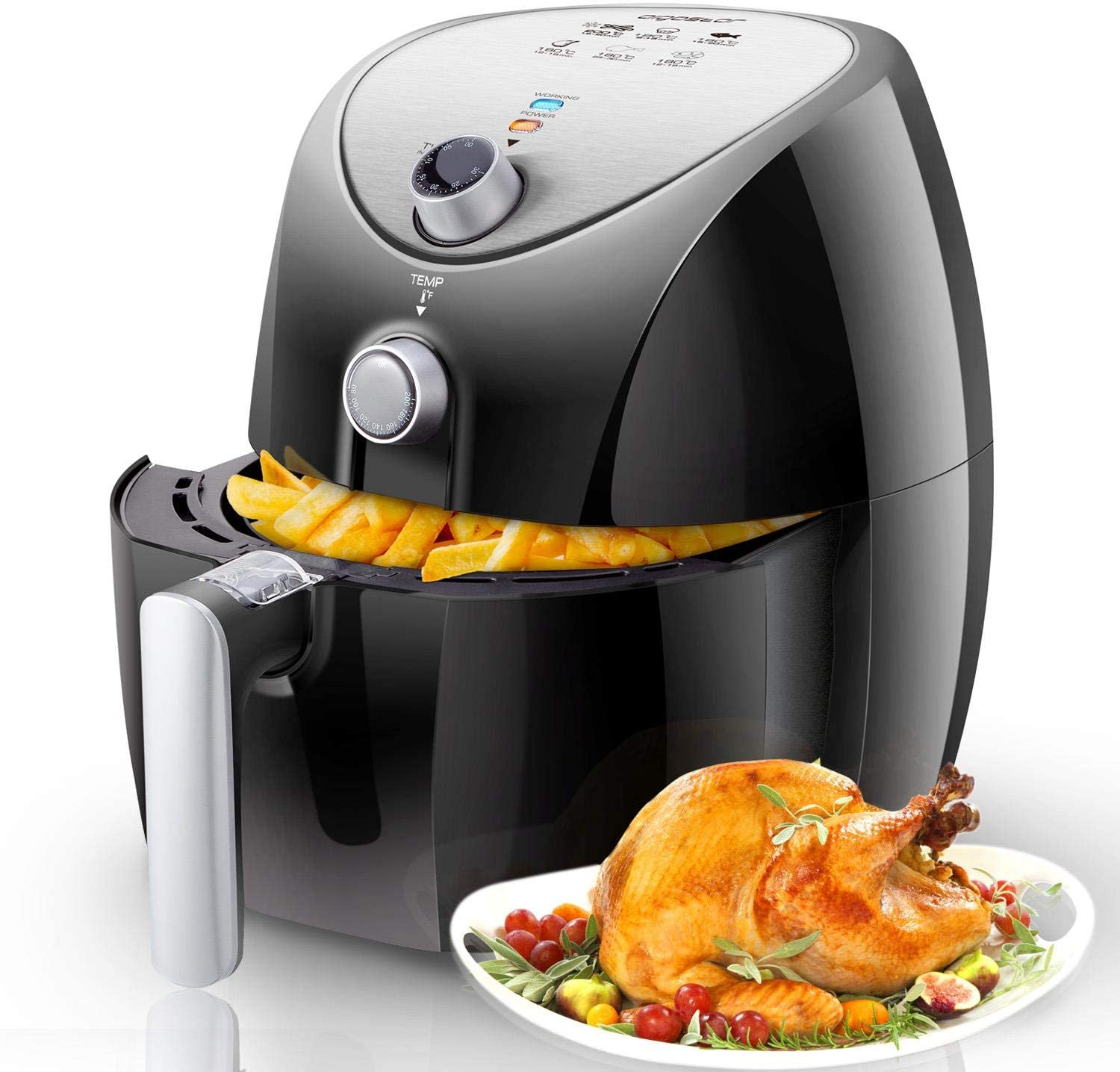 Friggitrice ad aria nera con patatine fritte all'interno e un pollo arrosto con verdure in un piatto.