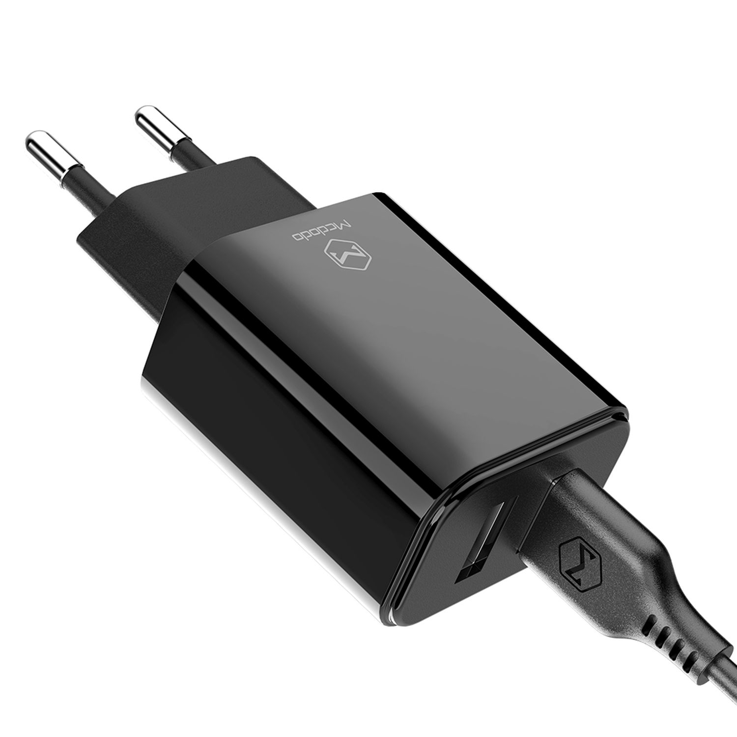 Schwarzes Ladegerät mit Stecker und Ladekabel. Logo auf dem Ladegerät sichtbar.