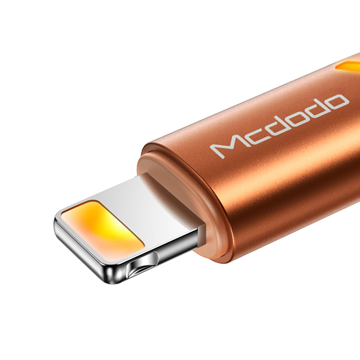 Nahaufnahme eines goldenen Lightning-Anschlusses. Das Mcdodo-Logo steht auf dem Anschluss.