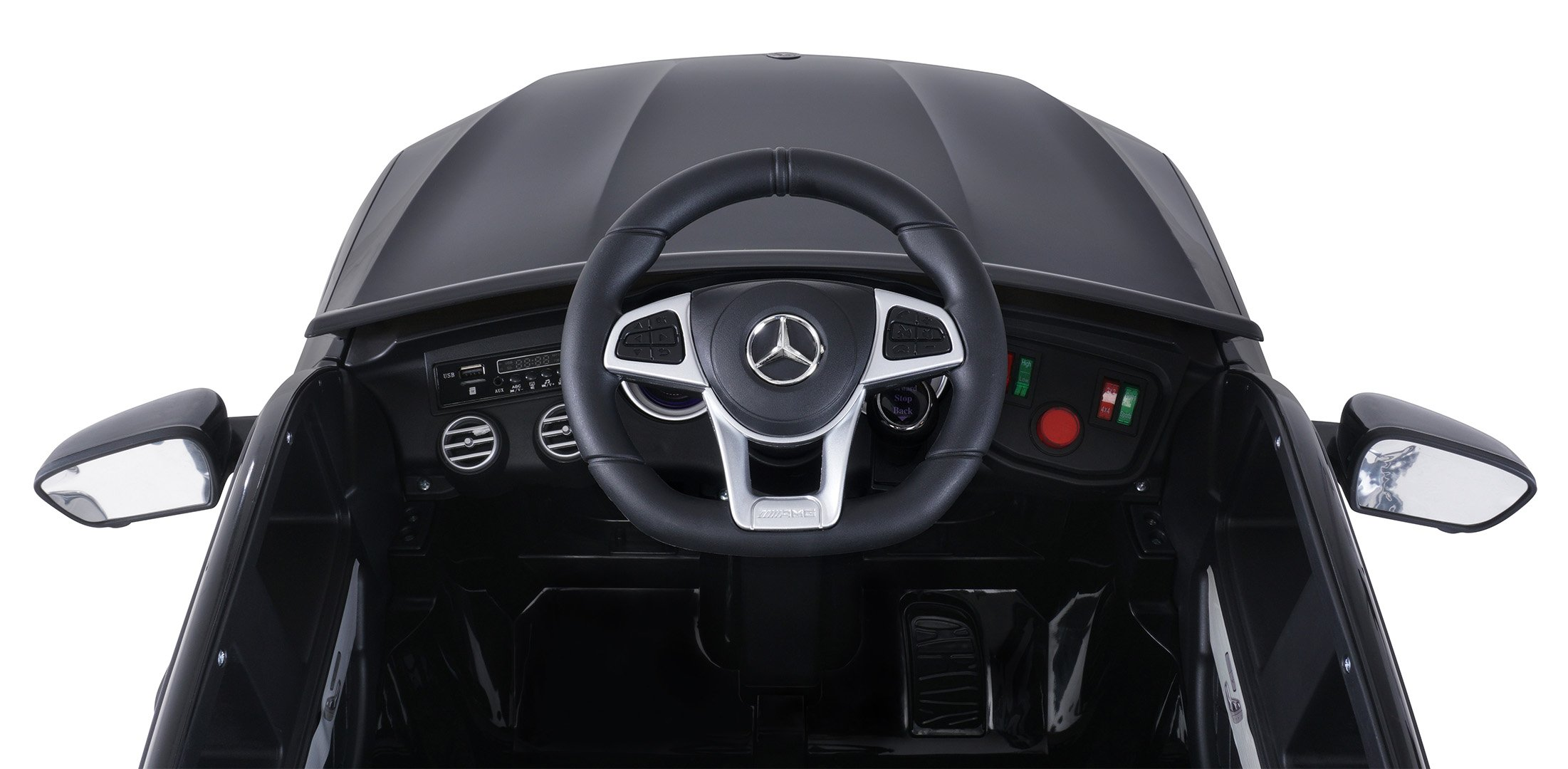 Schwarzes Spielzeugauto-Interieur, Lenkrad, Armaturenbrett und Seitenspiegel.