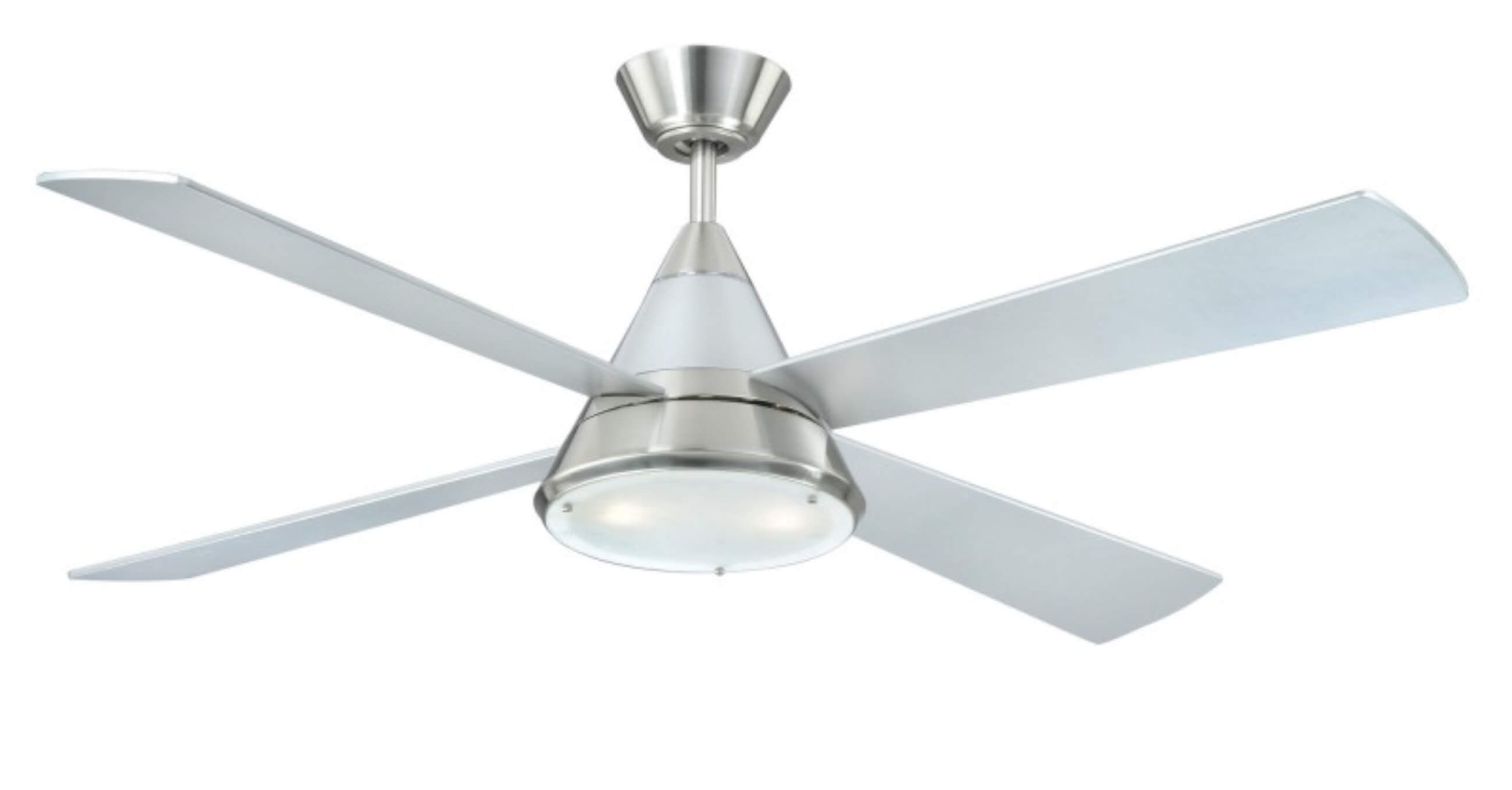 Ventilatore da soffitto argentato con quattro pale argentate e lampada centrale.