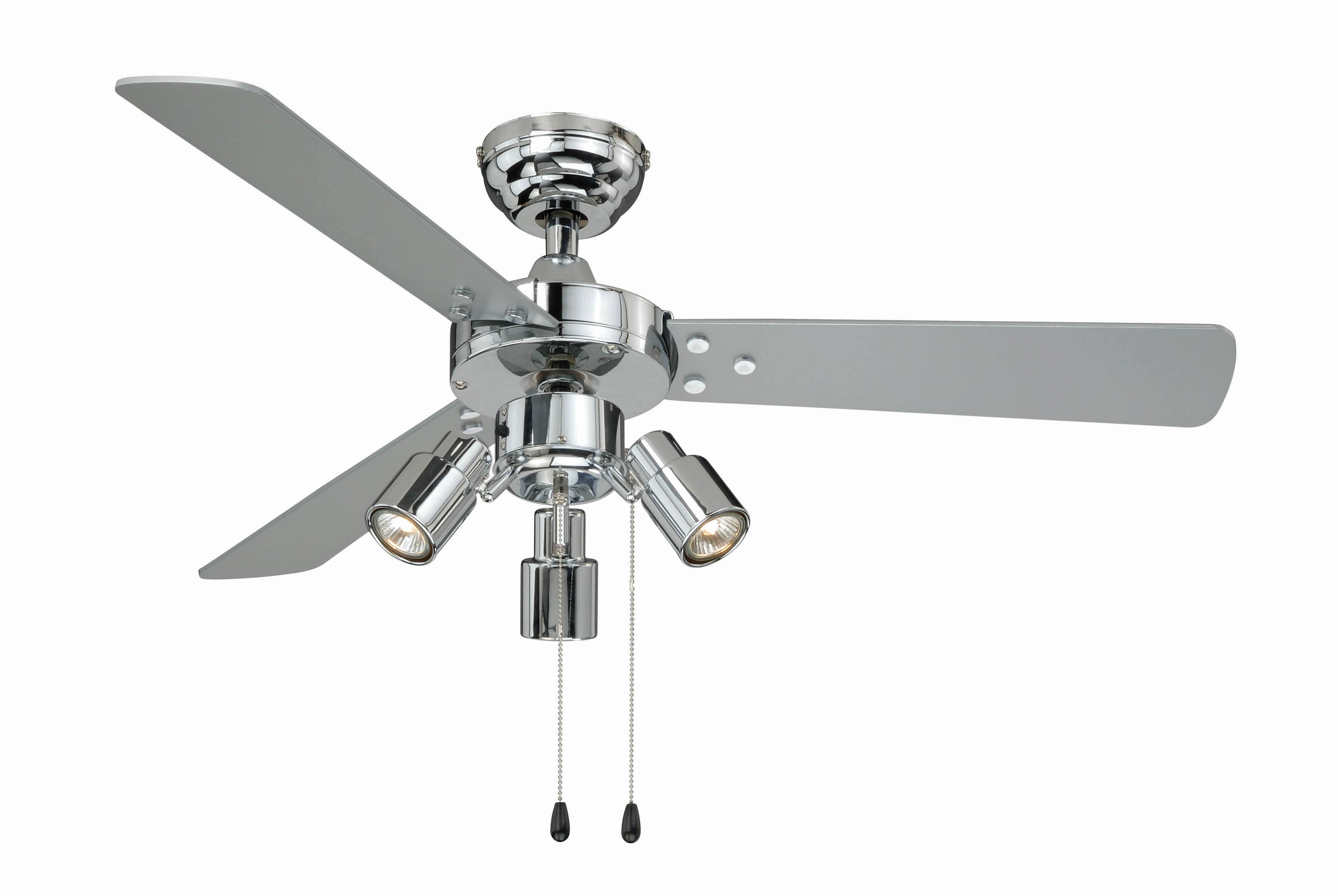 Ein verchromter Deckenventilator mit 3 Flügeln und 3 Lichtern. Die Flügel sind silberfarben. Die Lichter sind unter dem Lüfter.