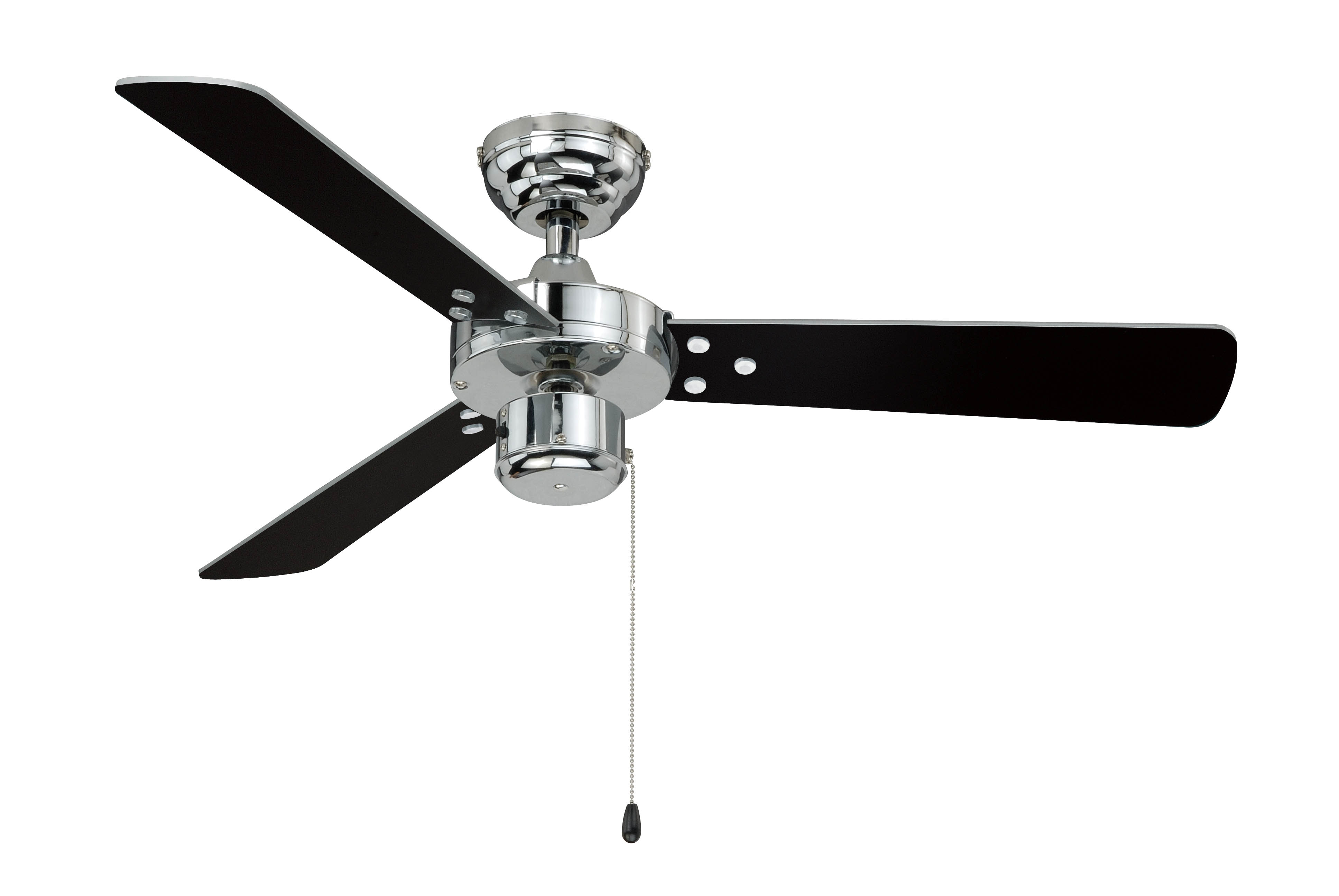 Ein silberner und schwarzer Deckenventilator mit drei Flügeln wird vor weißem Hintergrund gezeigt.
