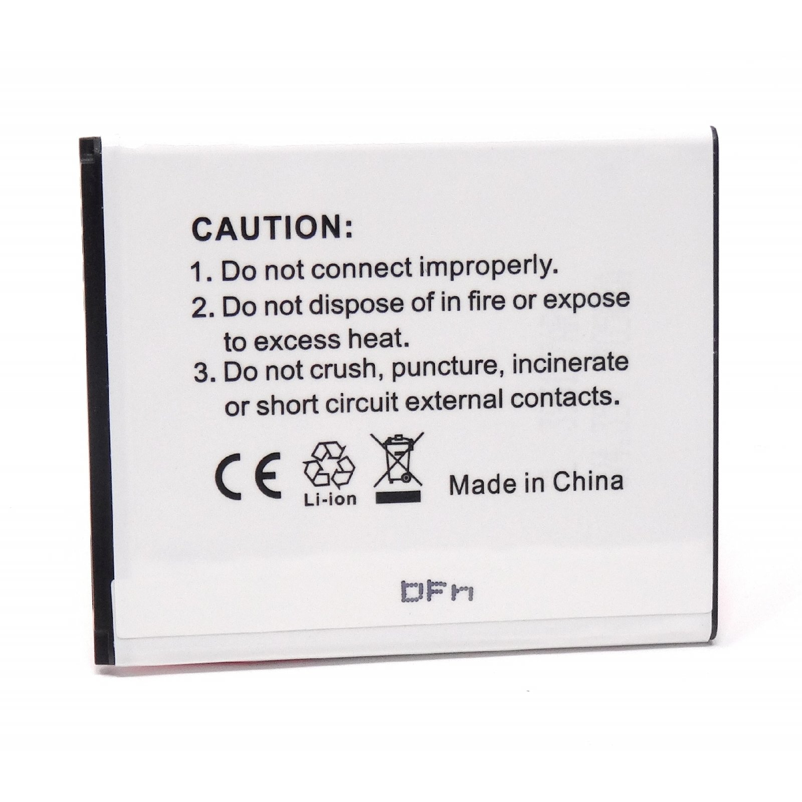 Batería con instrucciones de precaución sobre un fondo blanco. Blanco y negro.