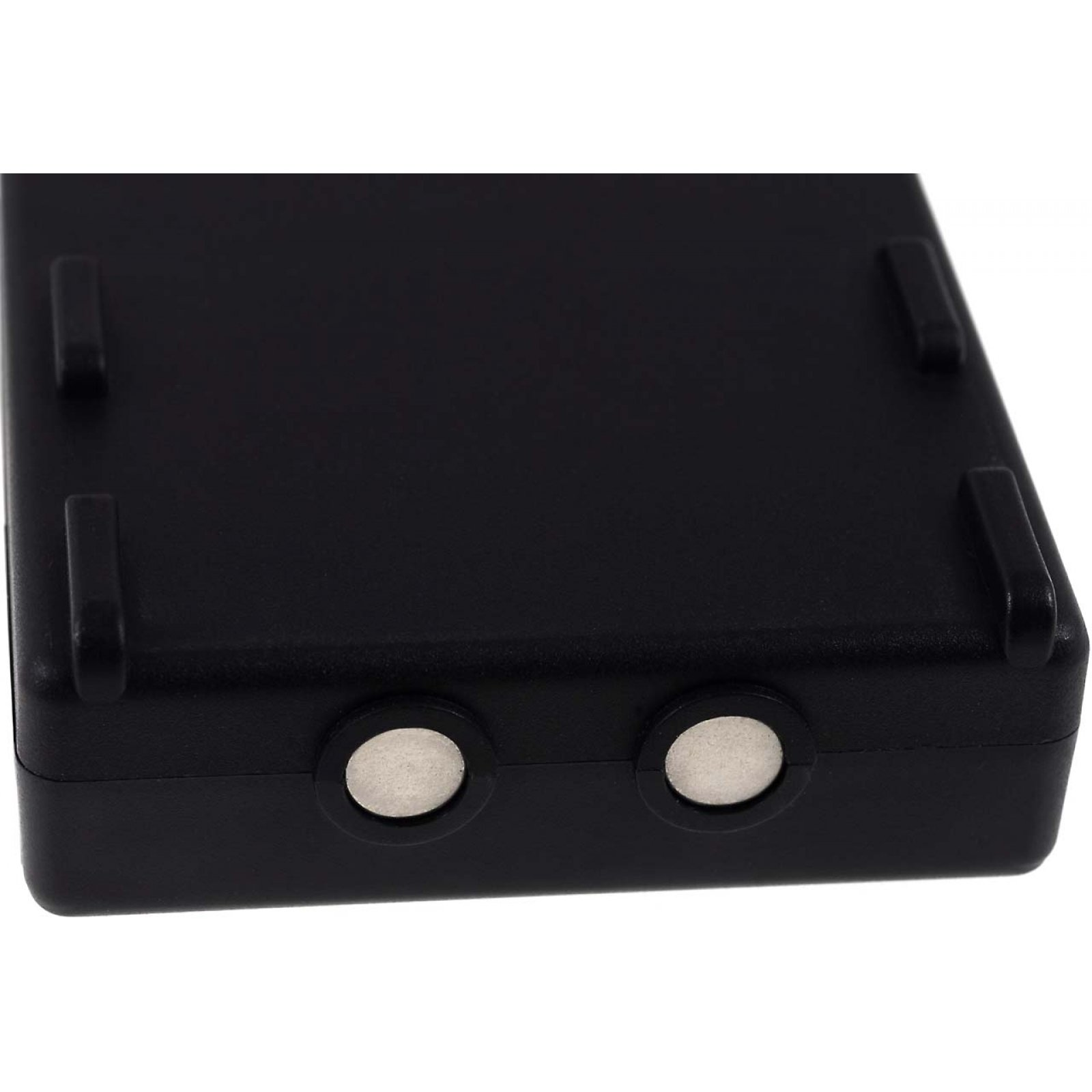 Dispositivo electrónico negro con dos elementos circulares plateados y cuatro patas pequeñas.
