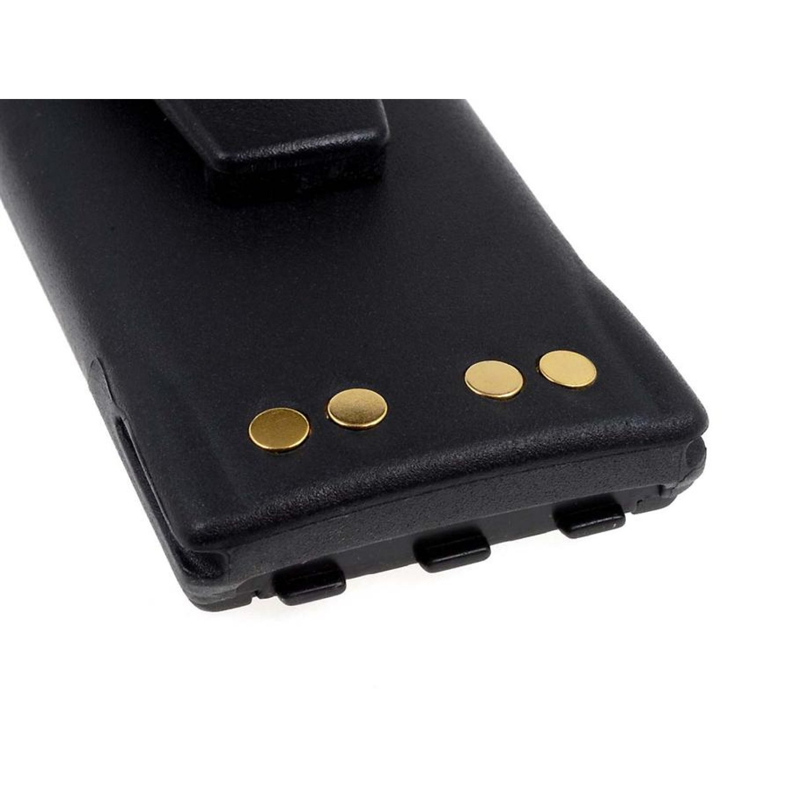 Batería rectangular negra con contactos dorados. La batería está sobre un fondo blanco.